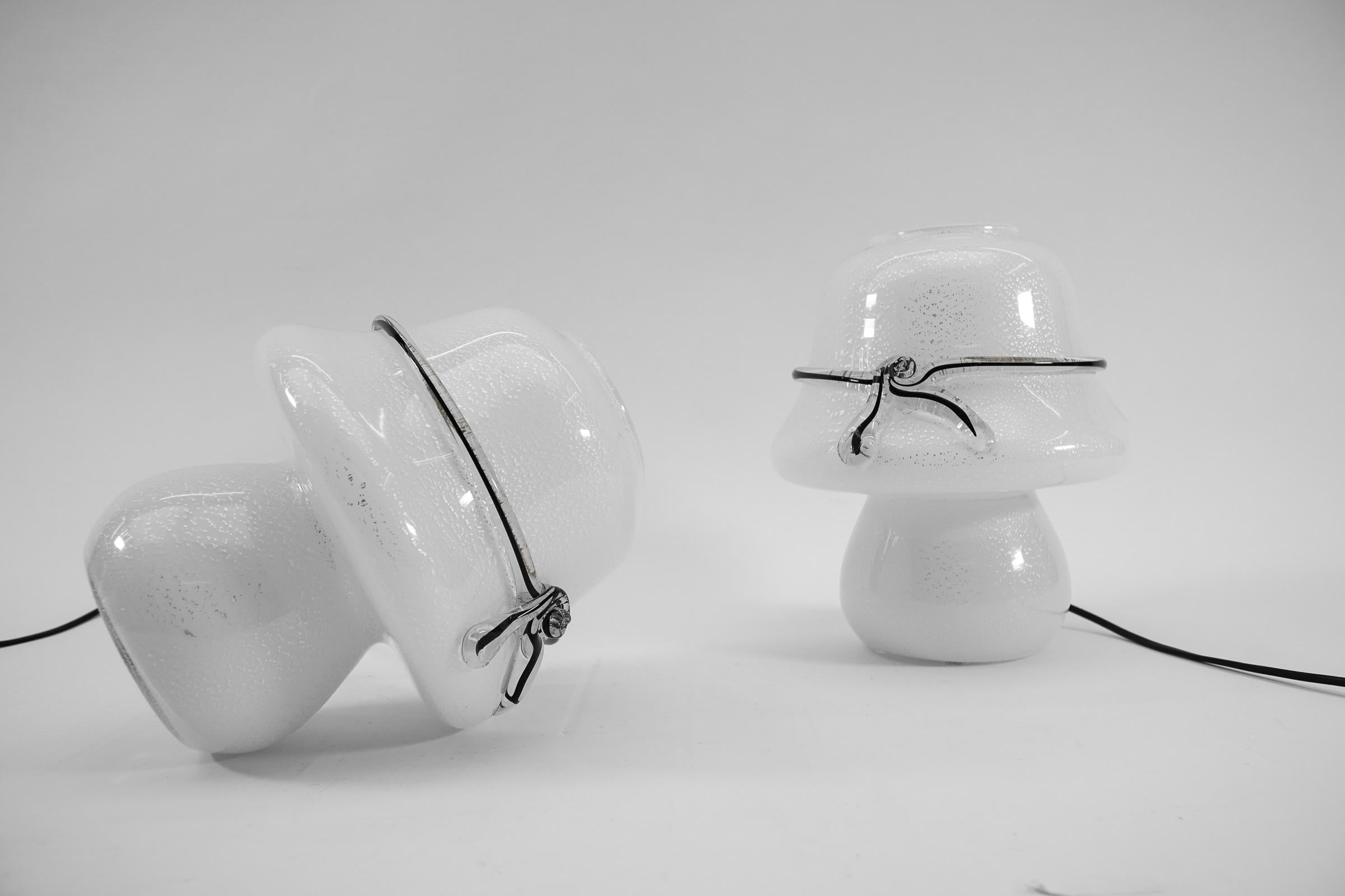 Paire de lampes de table en forme de champignon de Murano avec plaques d'argent fermées, années 1960 en vente 1