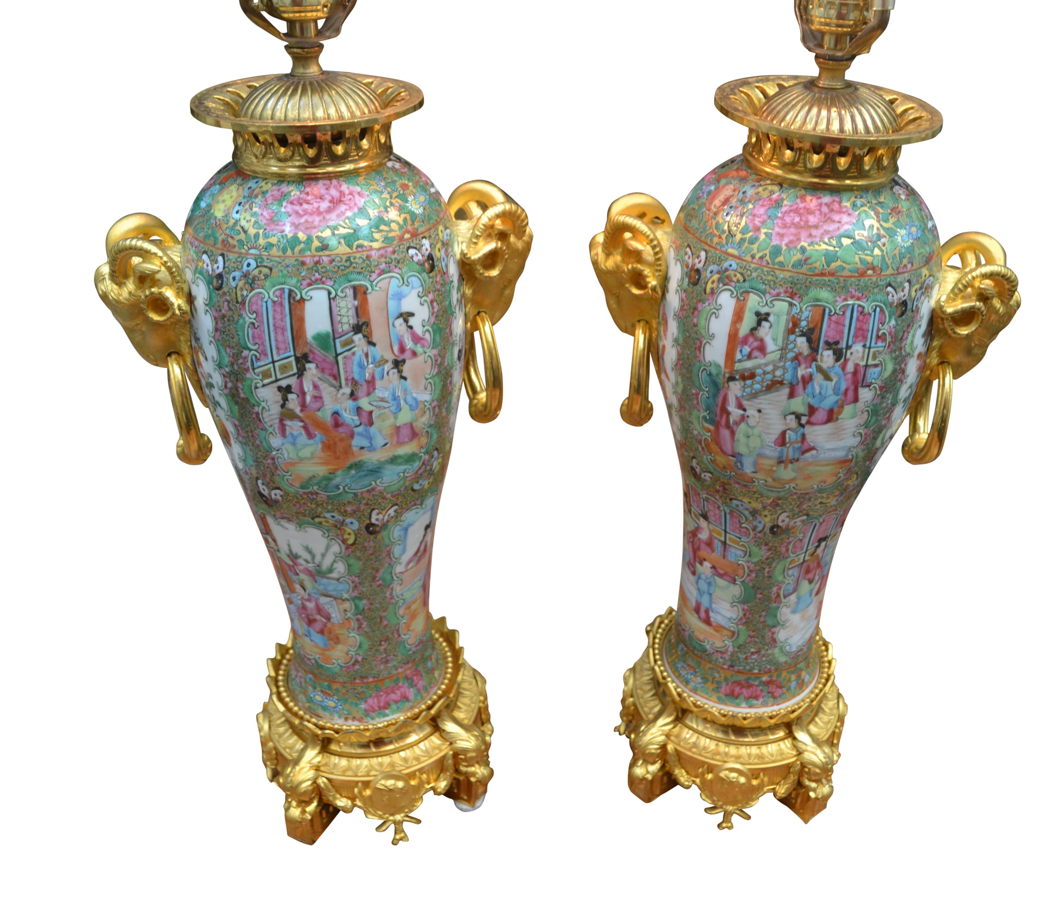 Pair of Napoleon III Chinese Famille Rose and Gilt Bronze Vase Lamps In Good Condition In Vancouver, British Columbia