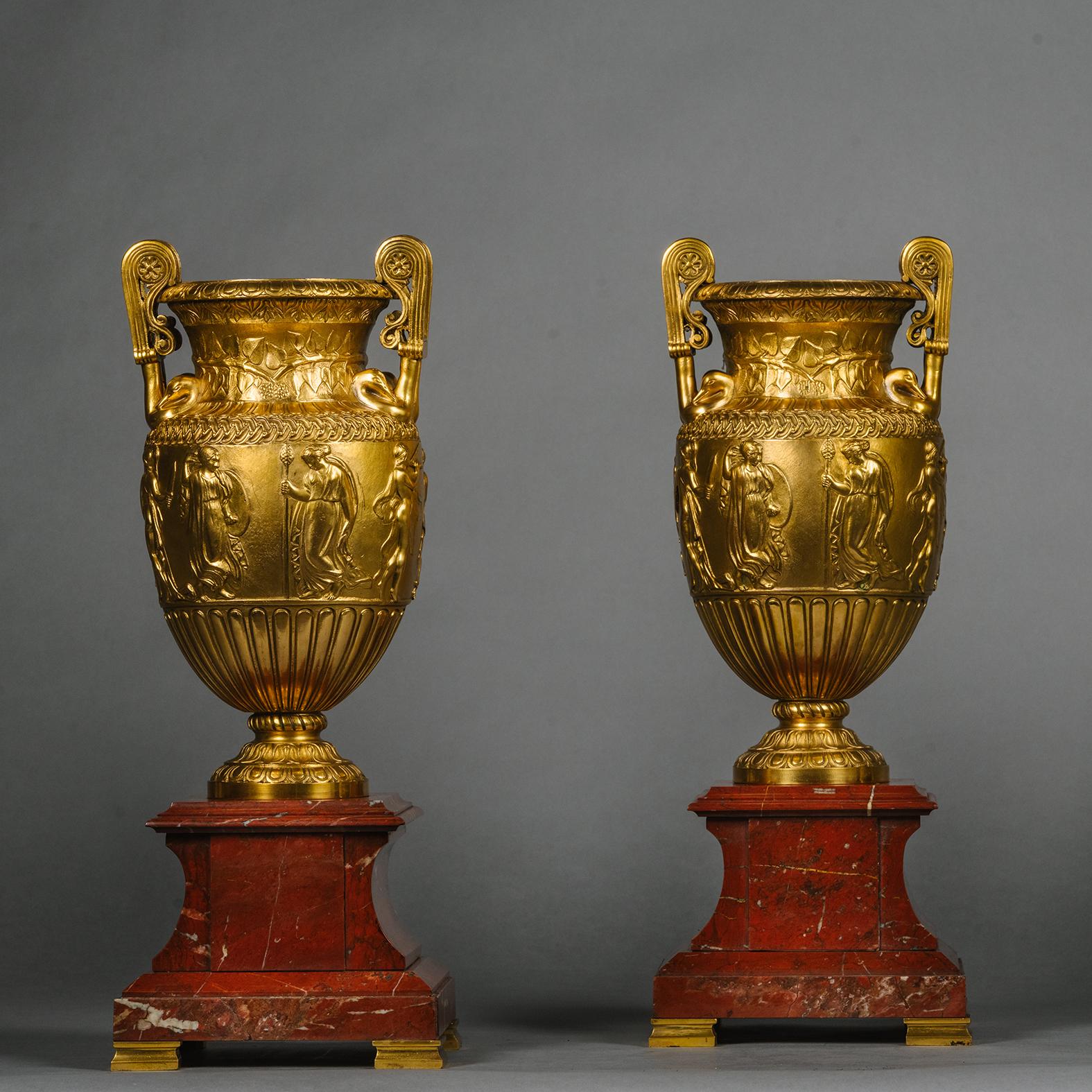 Pareja de jarrones neoclásicos de bronce dorado Napoleón III, equipados como lámparas Francés en venta