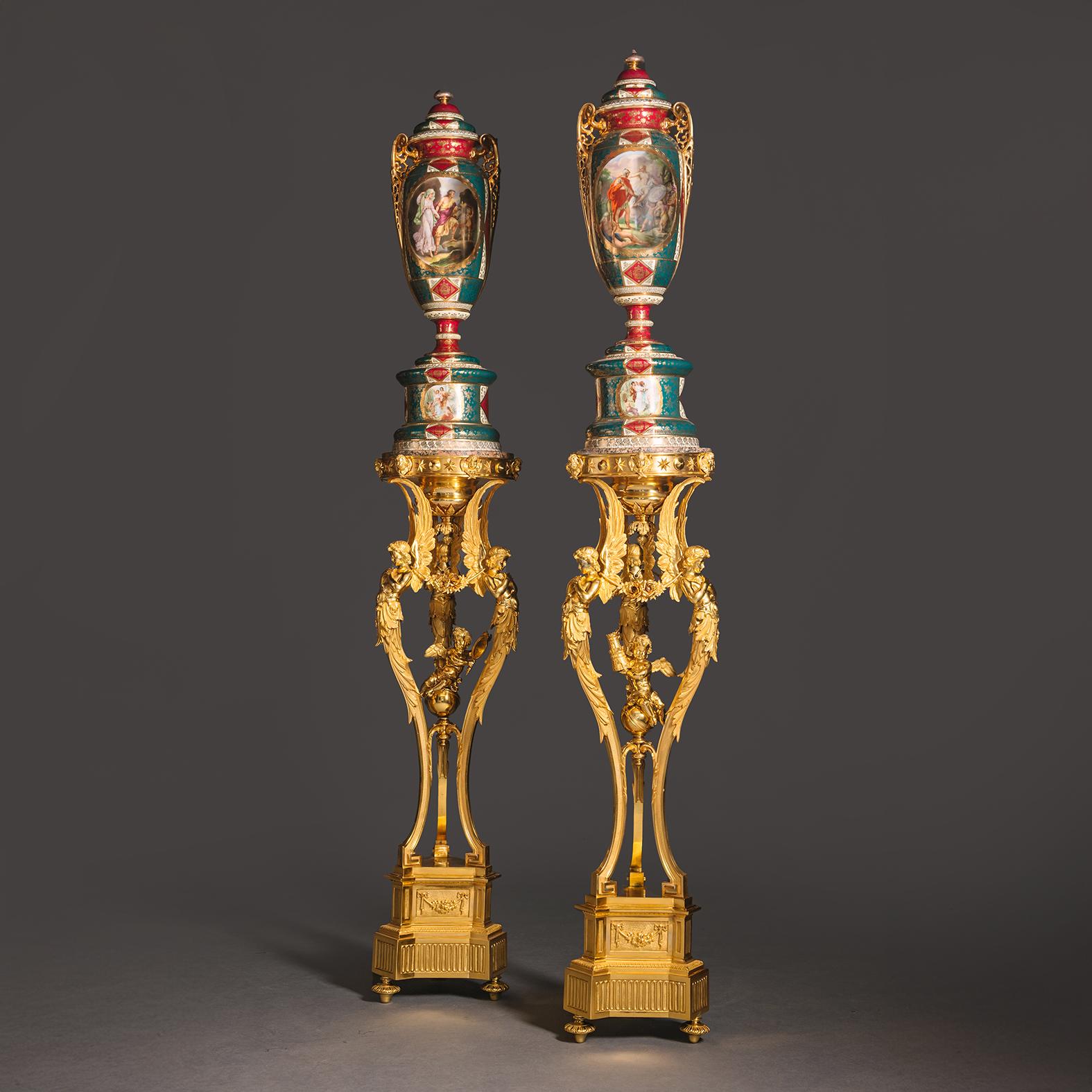Pareja de pedestales de bronce dorado Napoléon III Napoleón III en venta