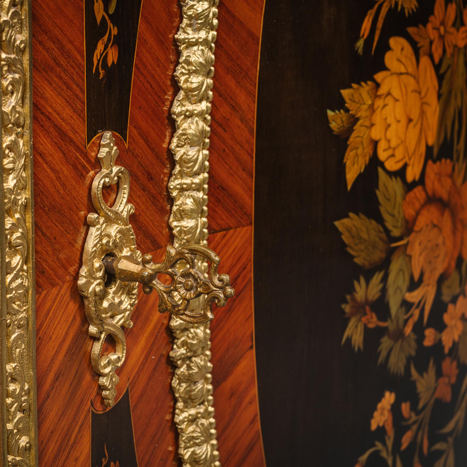 Paire d'armoires latérales en marqueterie montées en bronze doré Napoléon III en vente 1