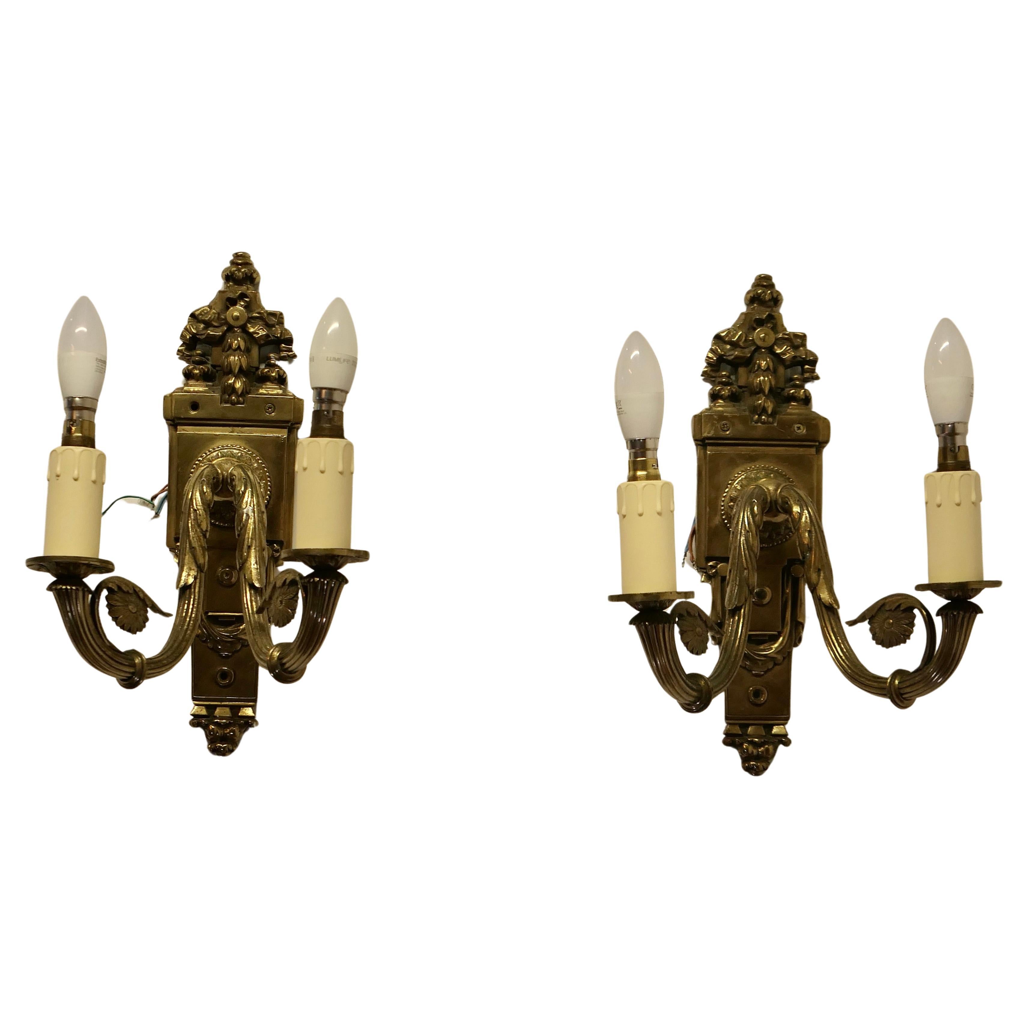Ein Paar Neo Classical Large Brass Twin Wall Lights
