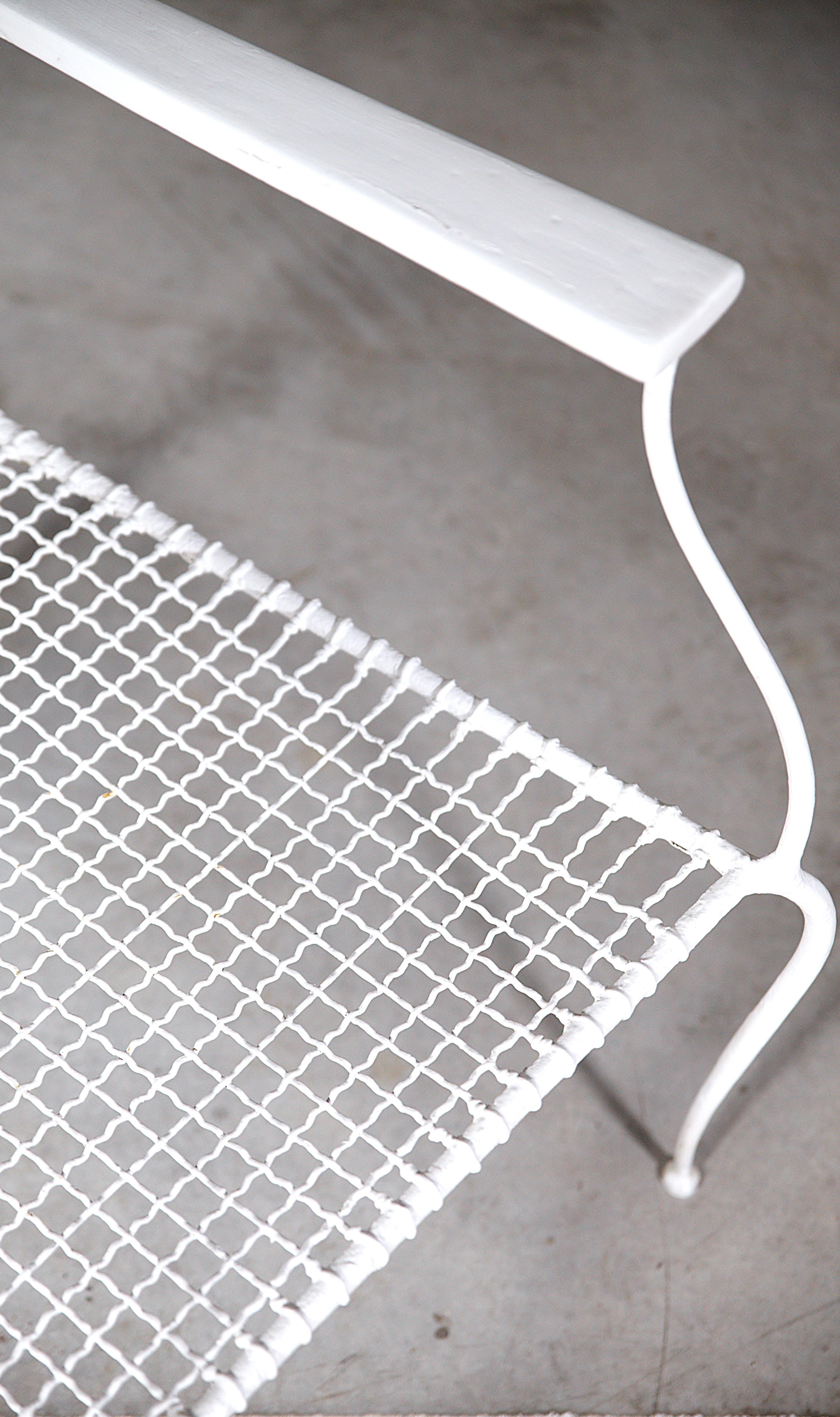 Fer Paire de fauteuils néoclassiques par René Prou France 1950's en vente