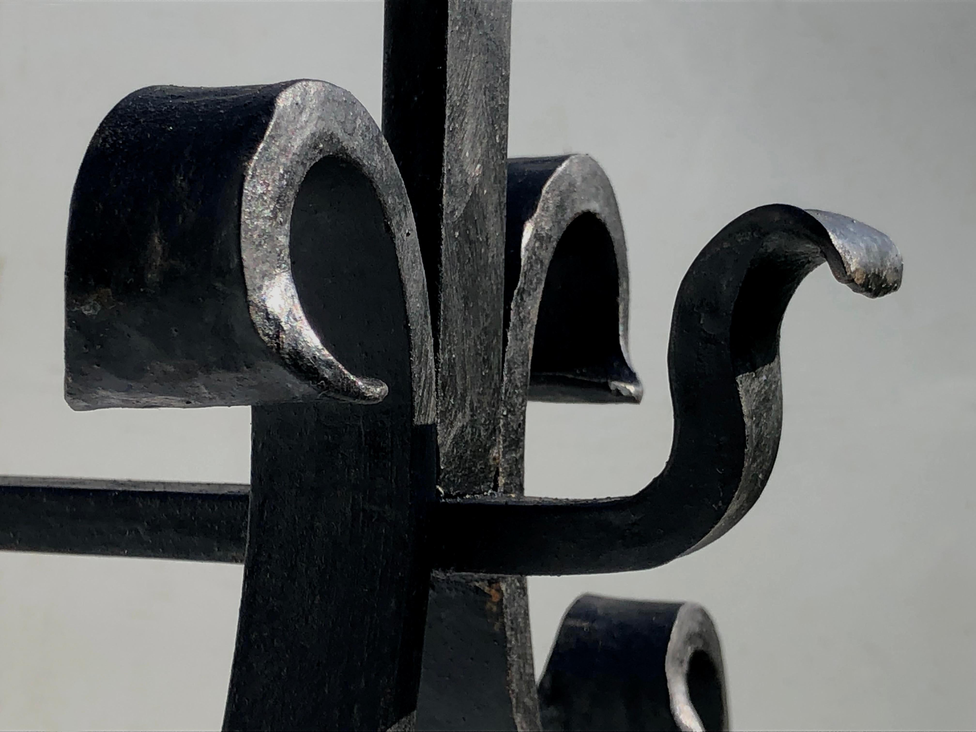 Néoclassique Paire d'ANDIRONS BRUTALISTES NEOCLASSIIQUES SHABBY-CHIC Wrought Iron, France 1960 en vente