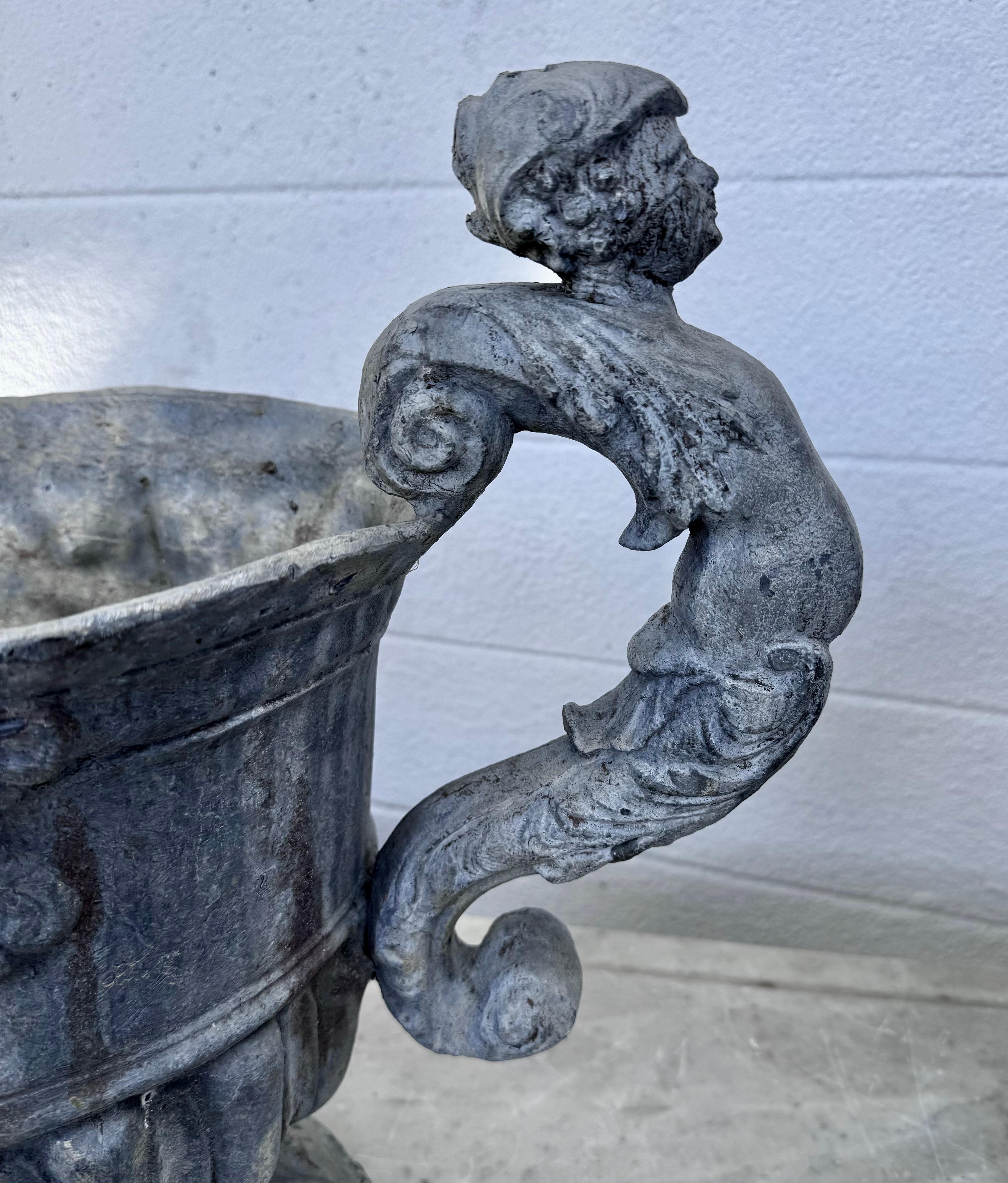 Piombo Coppia di fioriere in piombo neoclassiche in vendita