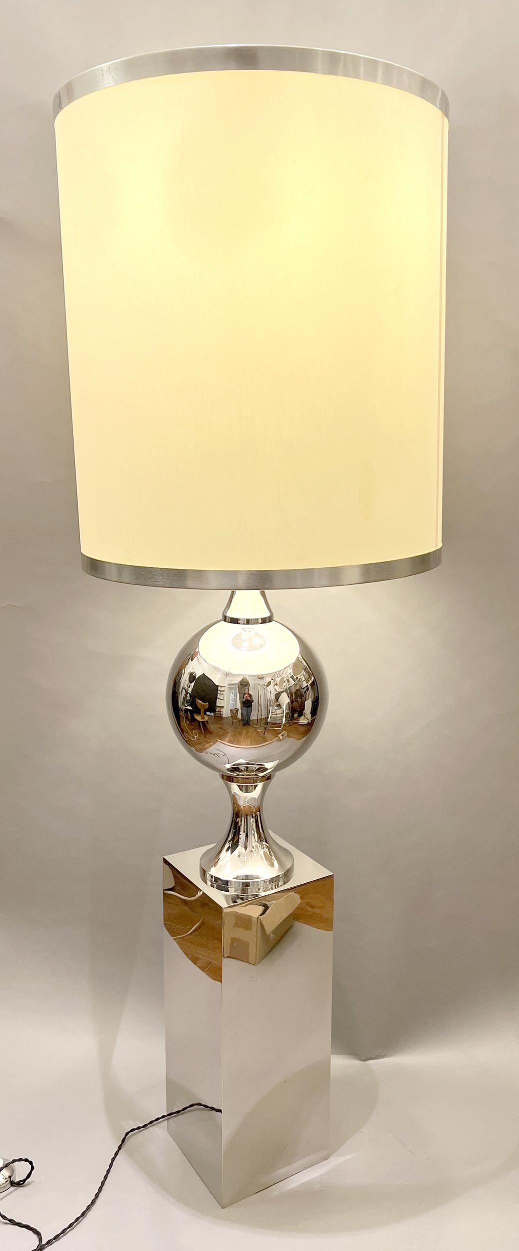 A pair of nickel-plated brass floor lamps by Philippe Barbier France circa 1970 In Good Condition For Sale In Paris, FR