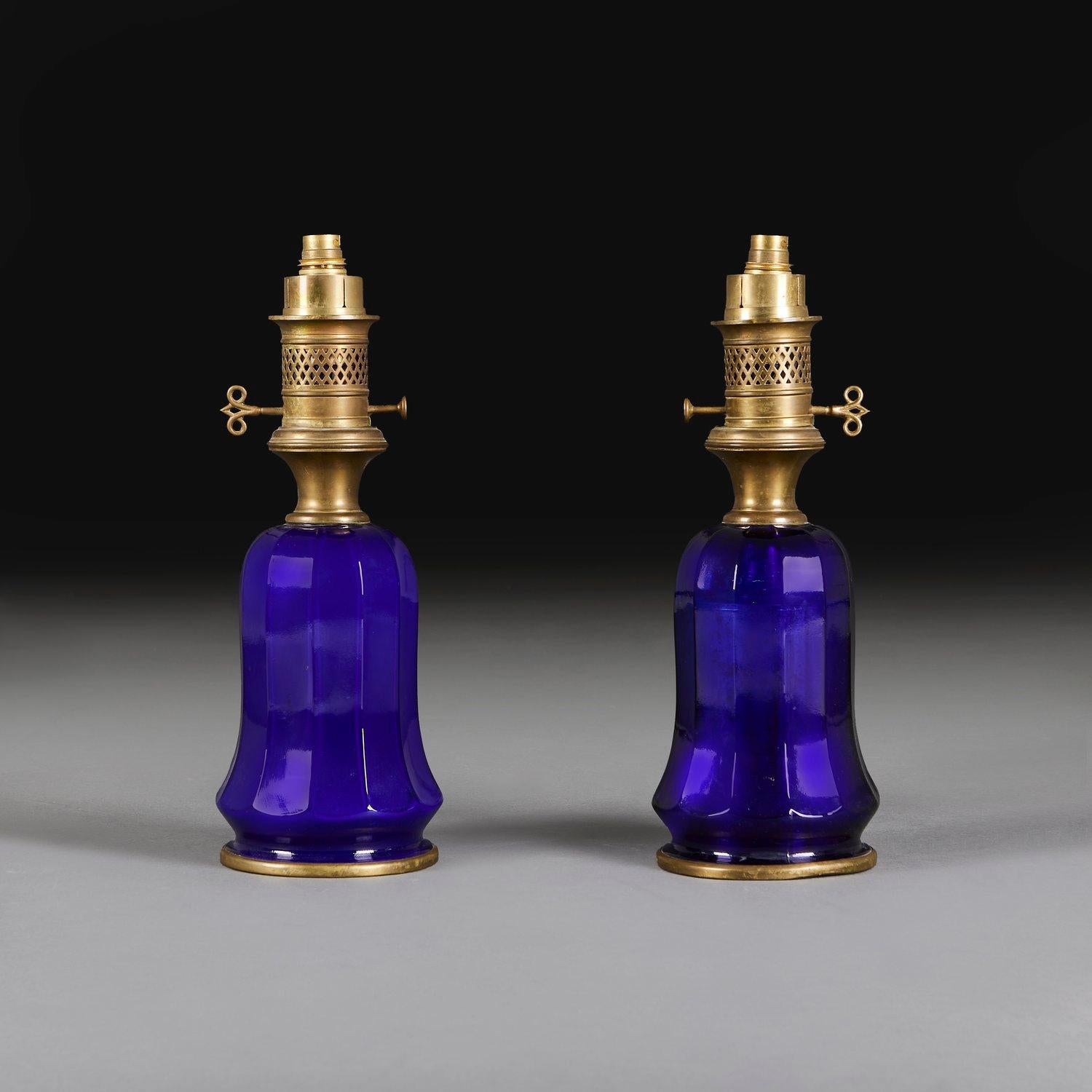 Paire de lampes bleu Bristol du XIXe siècle Bon état - En vente à London, GB