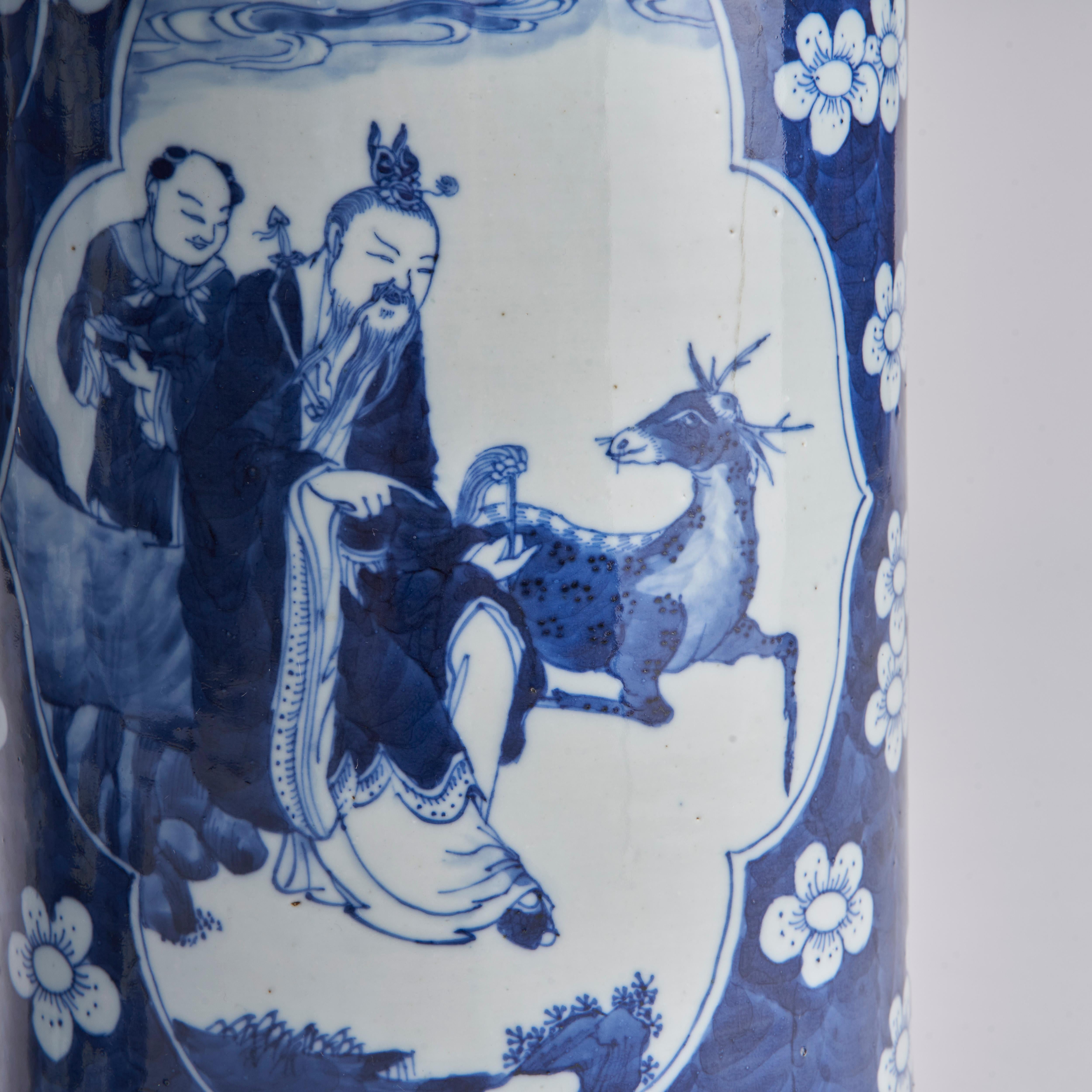 A pair of nineteenth Century Chinese blue and white sleeve vases (Circa 1870) For Sale 2