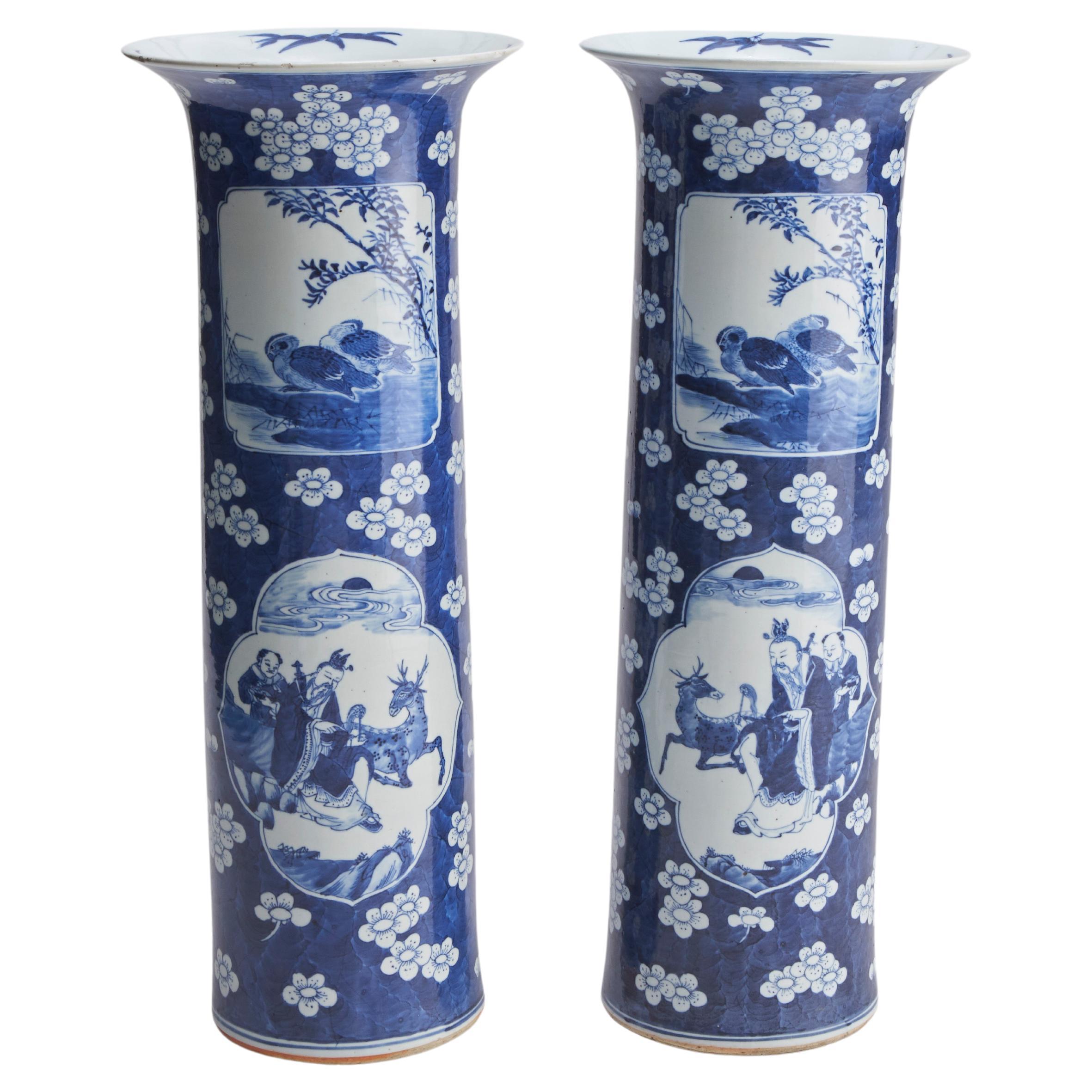 Paire de vases à manchon chinois bleu et blanc du XIXème siècle (Circa 1870)