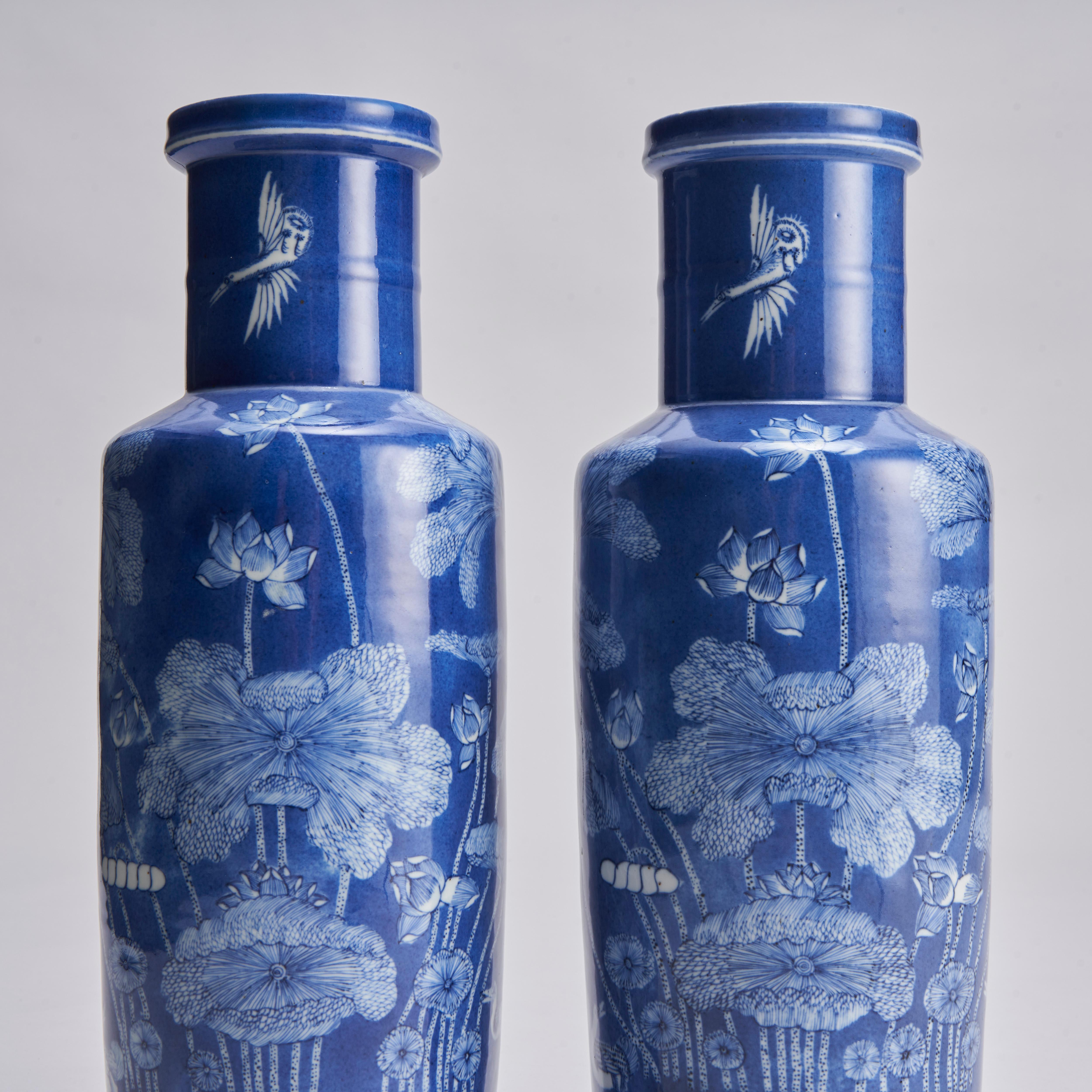 A pair of Nineteenth Century Chinese Powder Blue vases (Circa 1870) For Sale 2