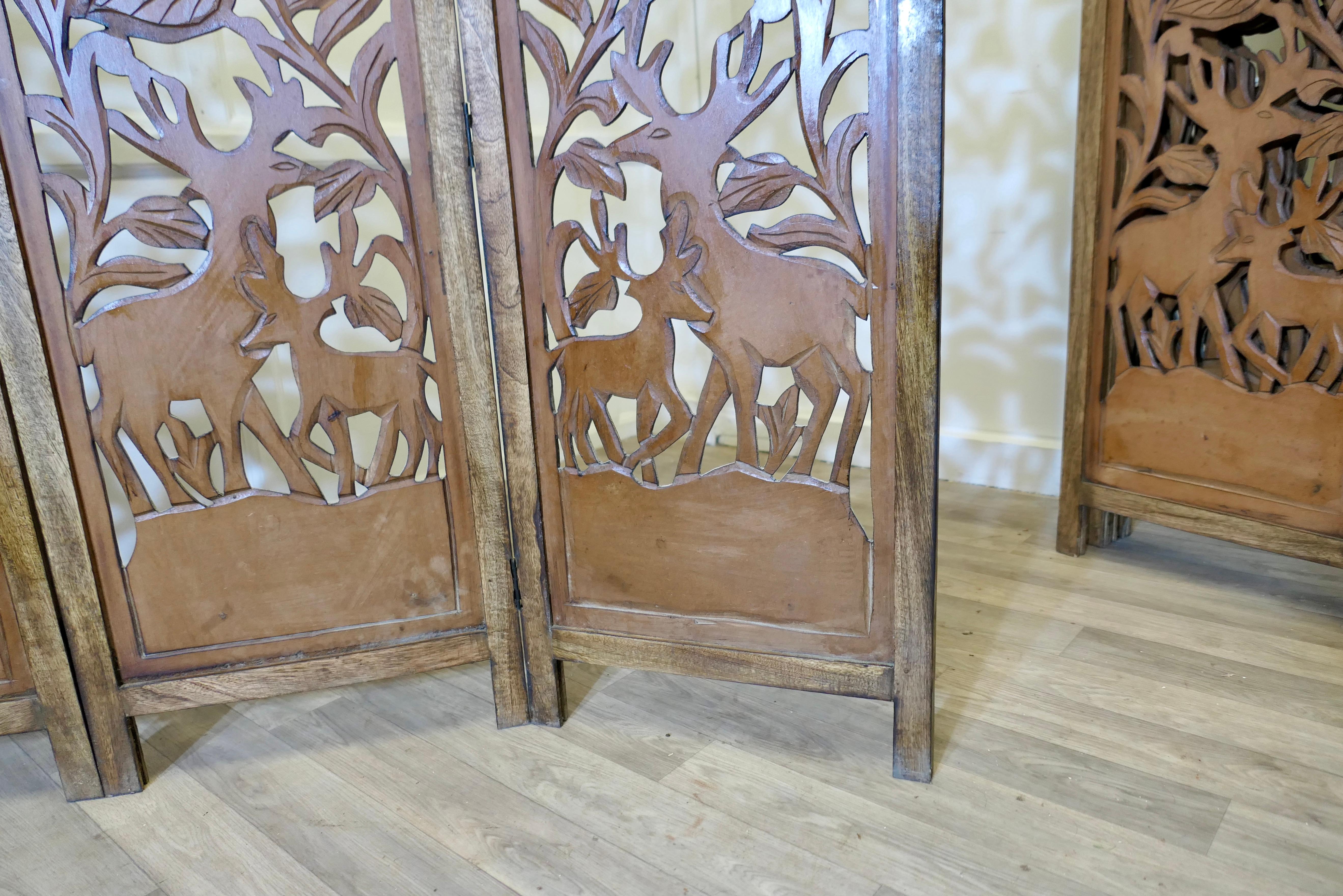 A Pair of North African Carved Pierced 4 Fold Screens en vente 4