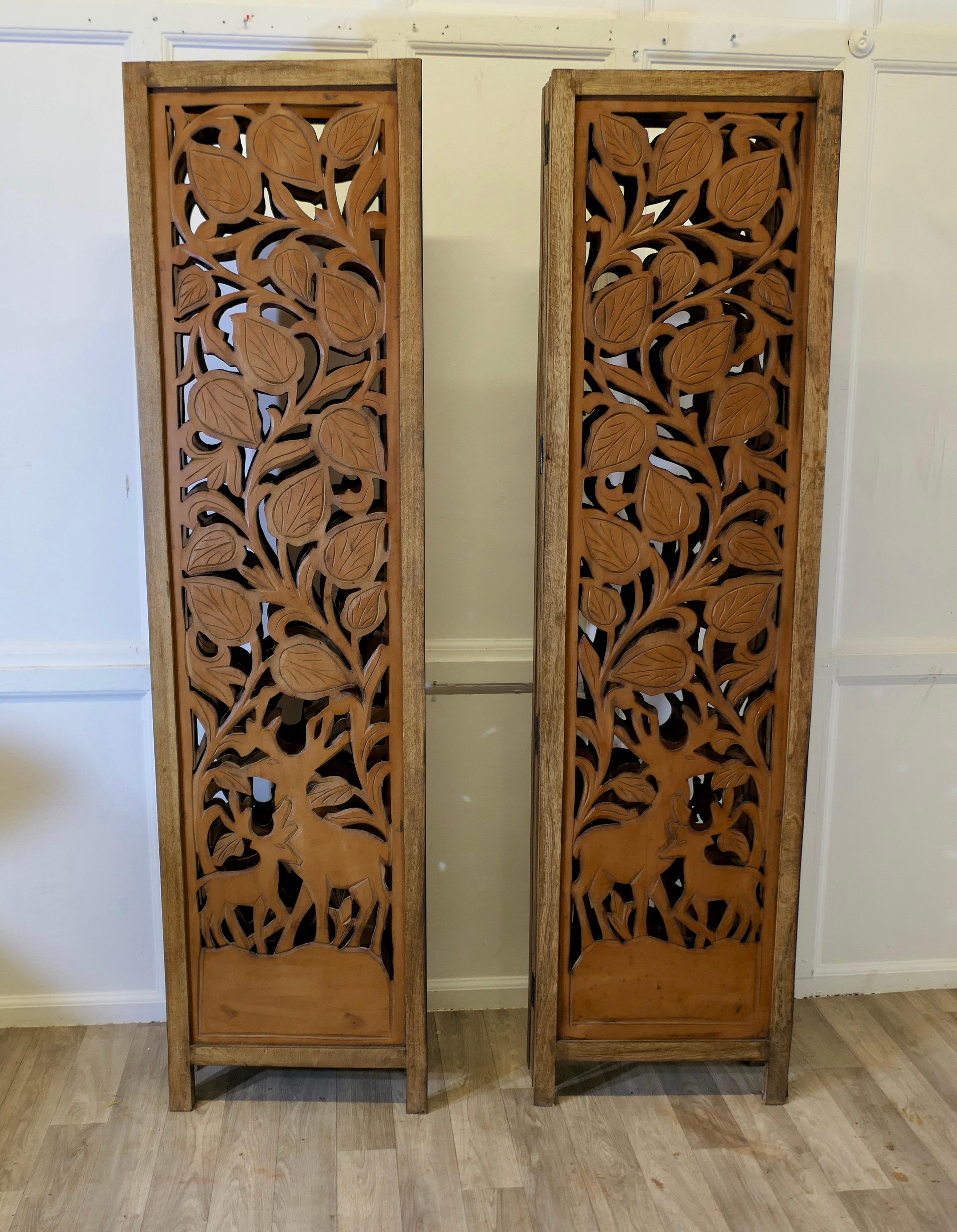 A Pair of North African Carved Pierced 4 Fold Screens en vente 6
