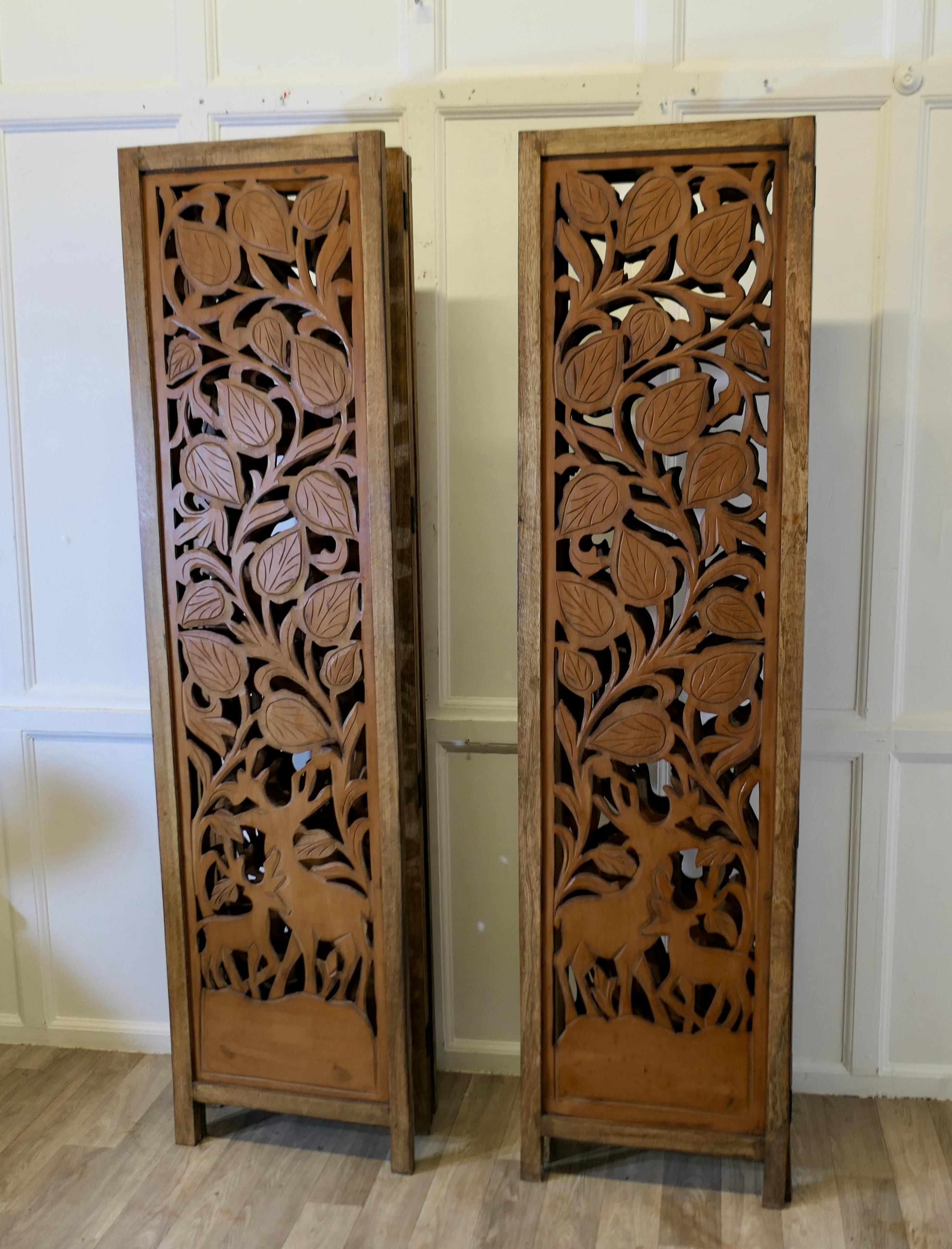 A Pair of North African Carved Pierced 4 Fold Screens en vente 7
