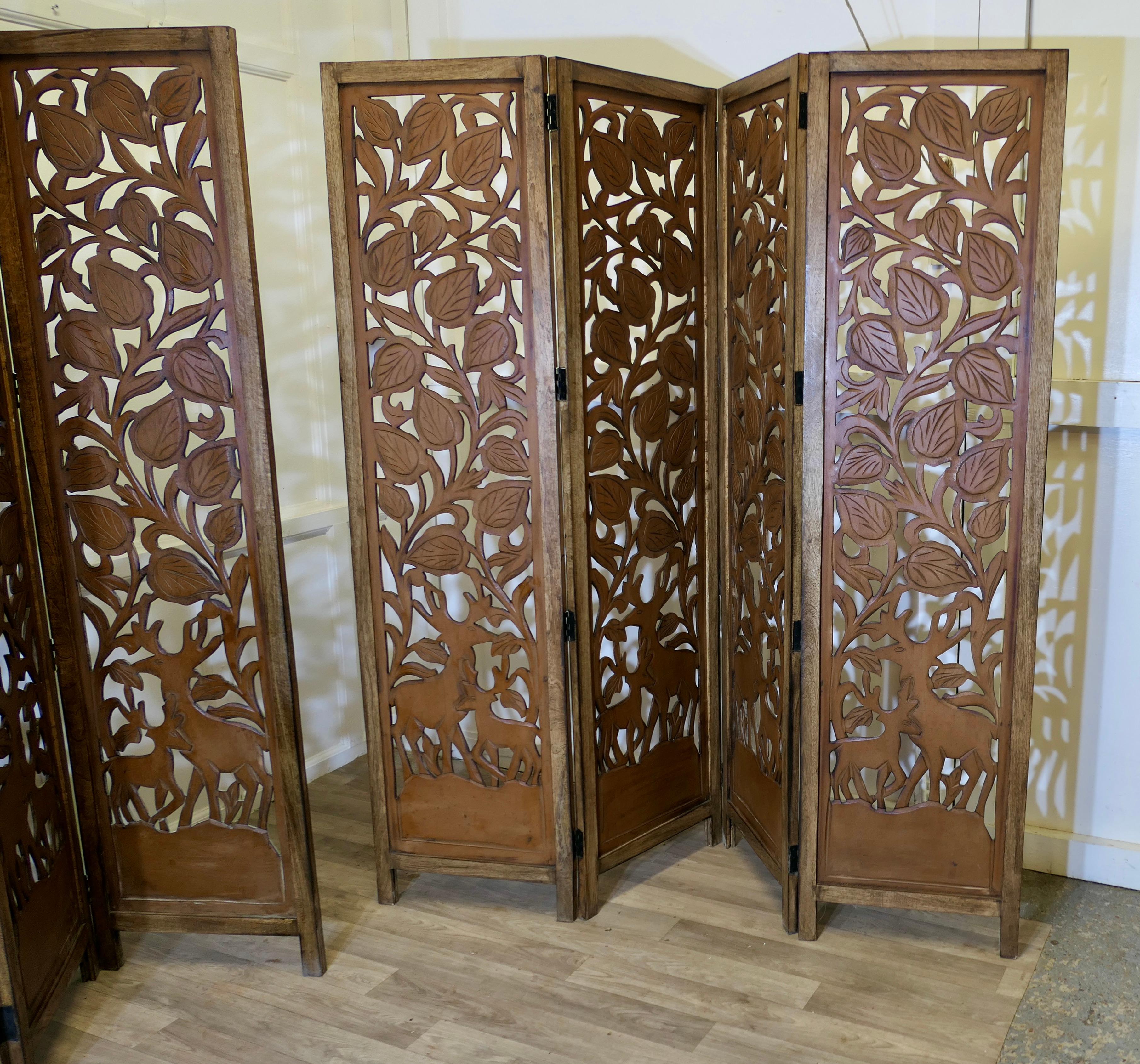 Milieu du XXe siècle A Pair of North African Carved Pierced 4 Fold Screens en vente
