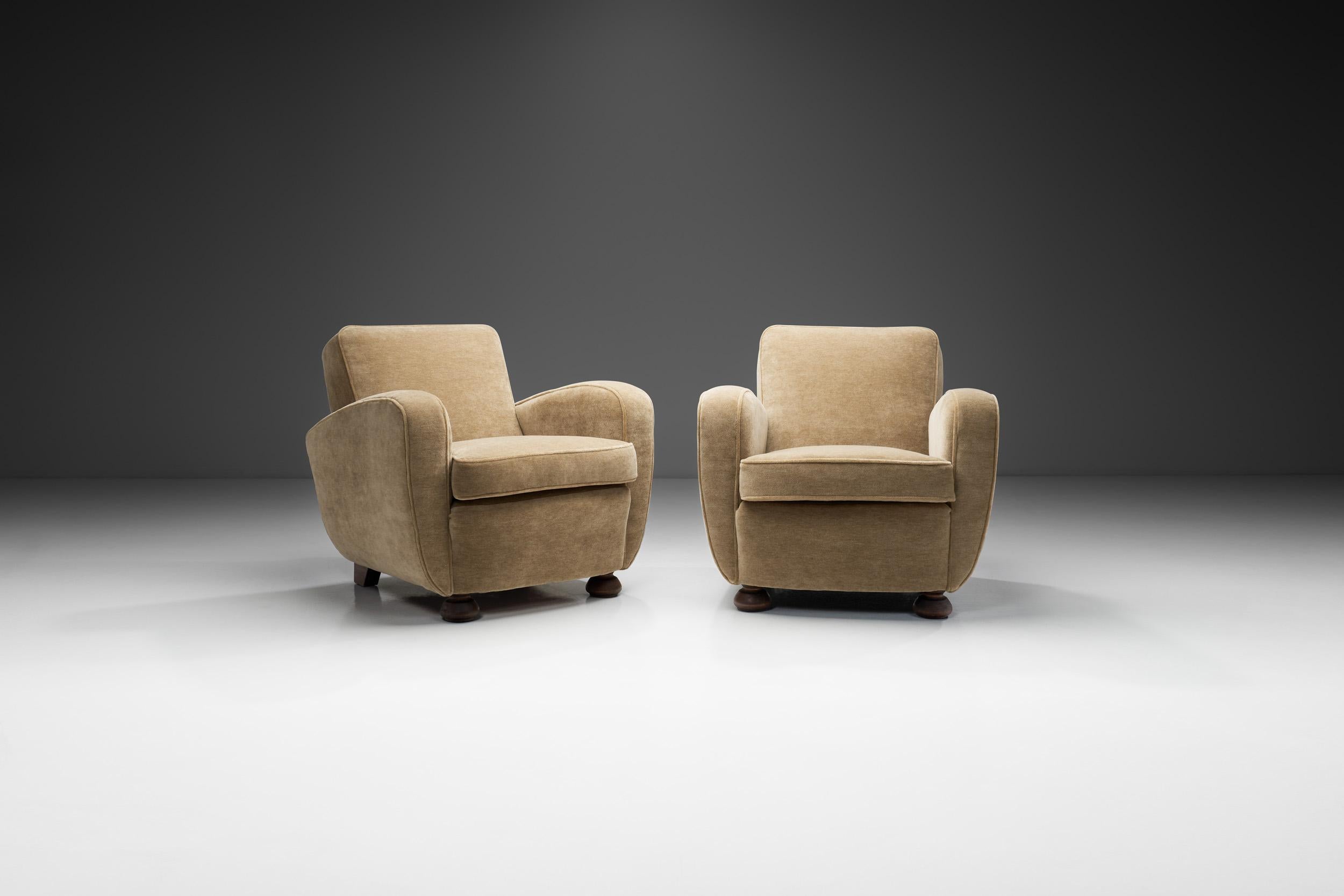 A Pair of Norwegian Art Deco Oak Armchairs, Norway 1930s In Good Condition For Sale In Utrecht, NL