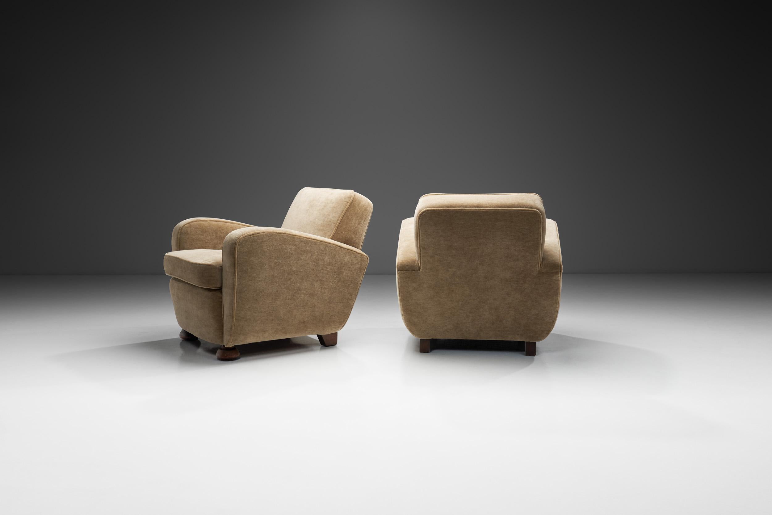 Mid-20th Century A Pair of Norwegian Art Deco Oak Armchairs, Norway 1930s For Sale