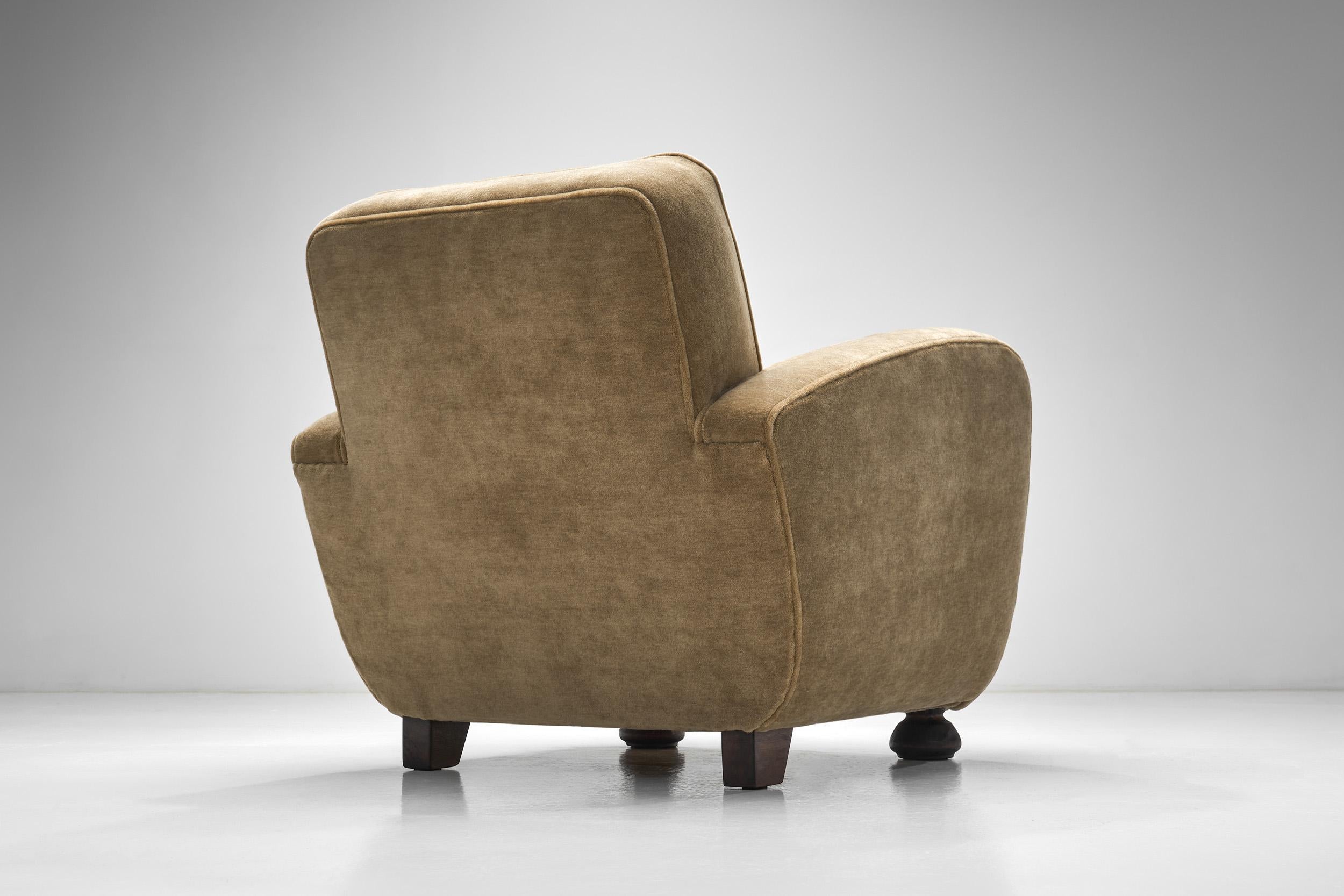 A Pair of Norwegian Art Deco Oak Armchairs, Norway 1930s For Sale 2