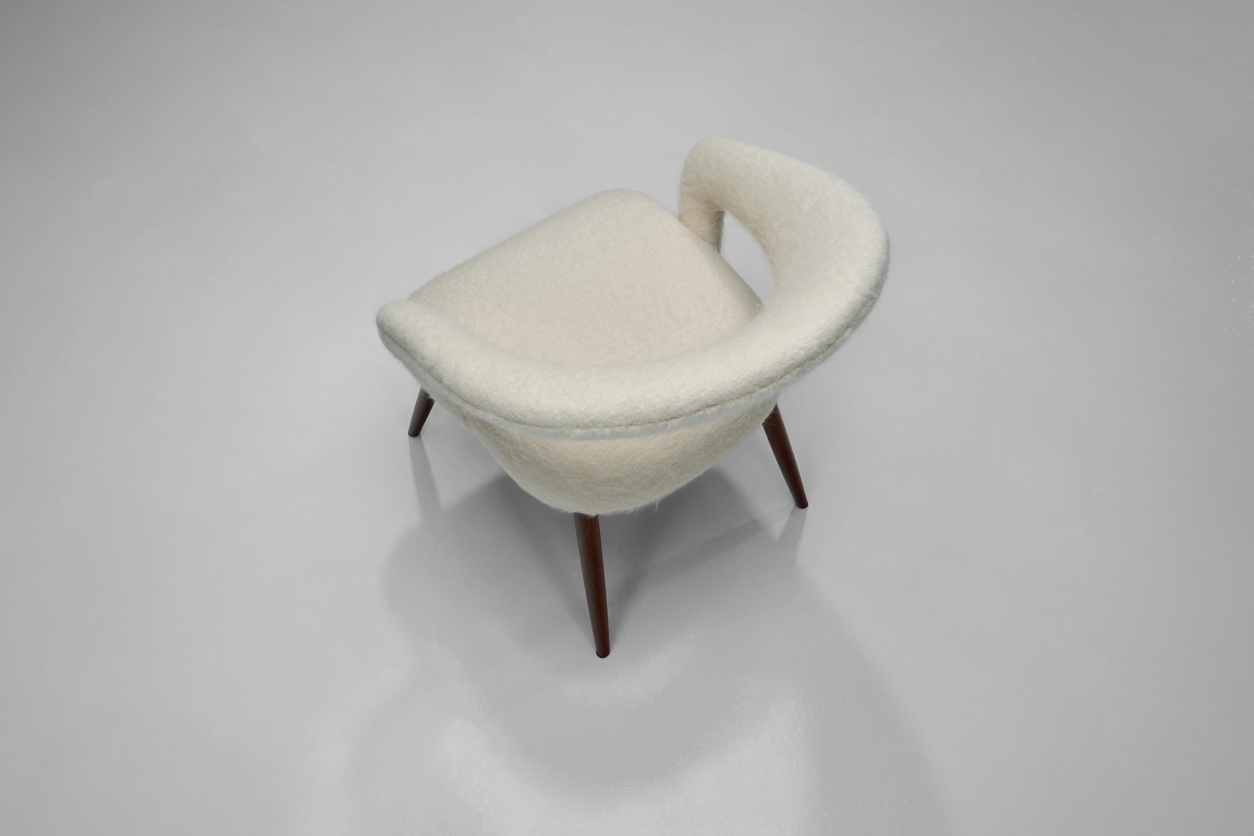 Ein Paar Cocktailstühle aus Eiche, Europa 1950er Jahre (Stoff) im Angebot