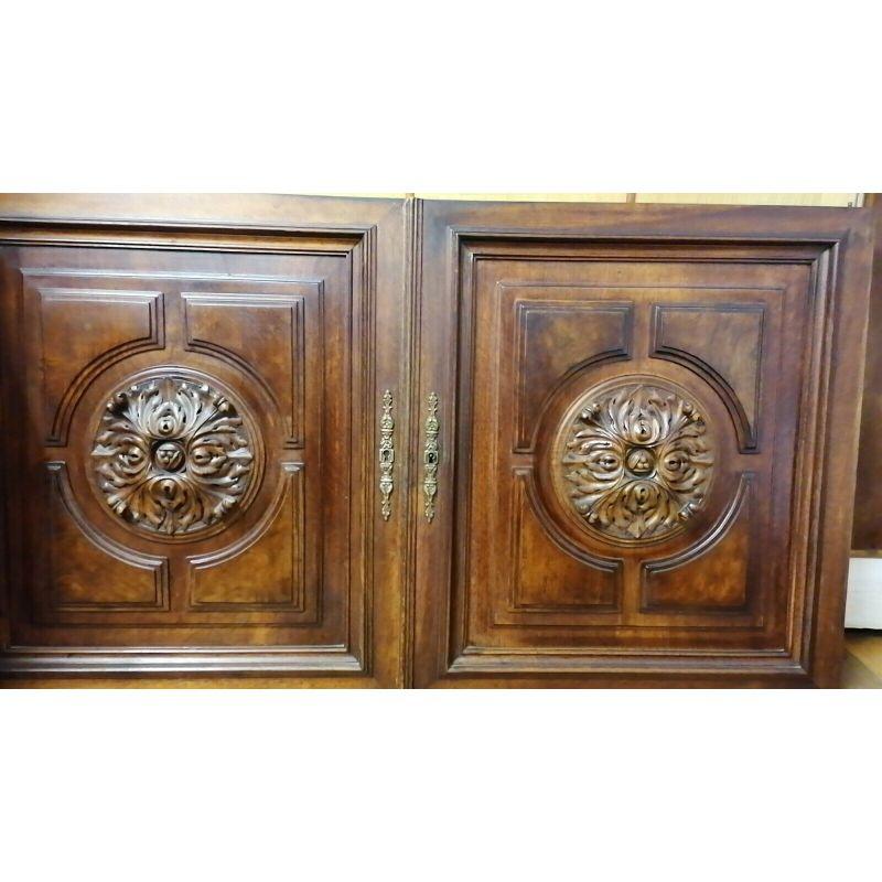 A pair of oak wood doors of a French dresser in brown color. In good condition. It could be a lovely gift.

Colour: Pink
Material: Brass, wood, oak
Mounting: Door mounted, hanging, wall mounted
Pattern: Antique
Finish: Antique
Theme: 1960s,