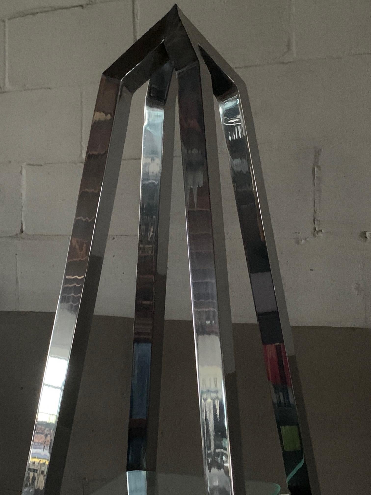 Pair of Obelisk Étagères in Polished Aluminum In Good Condition For Sale In St.Petersburg, FL