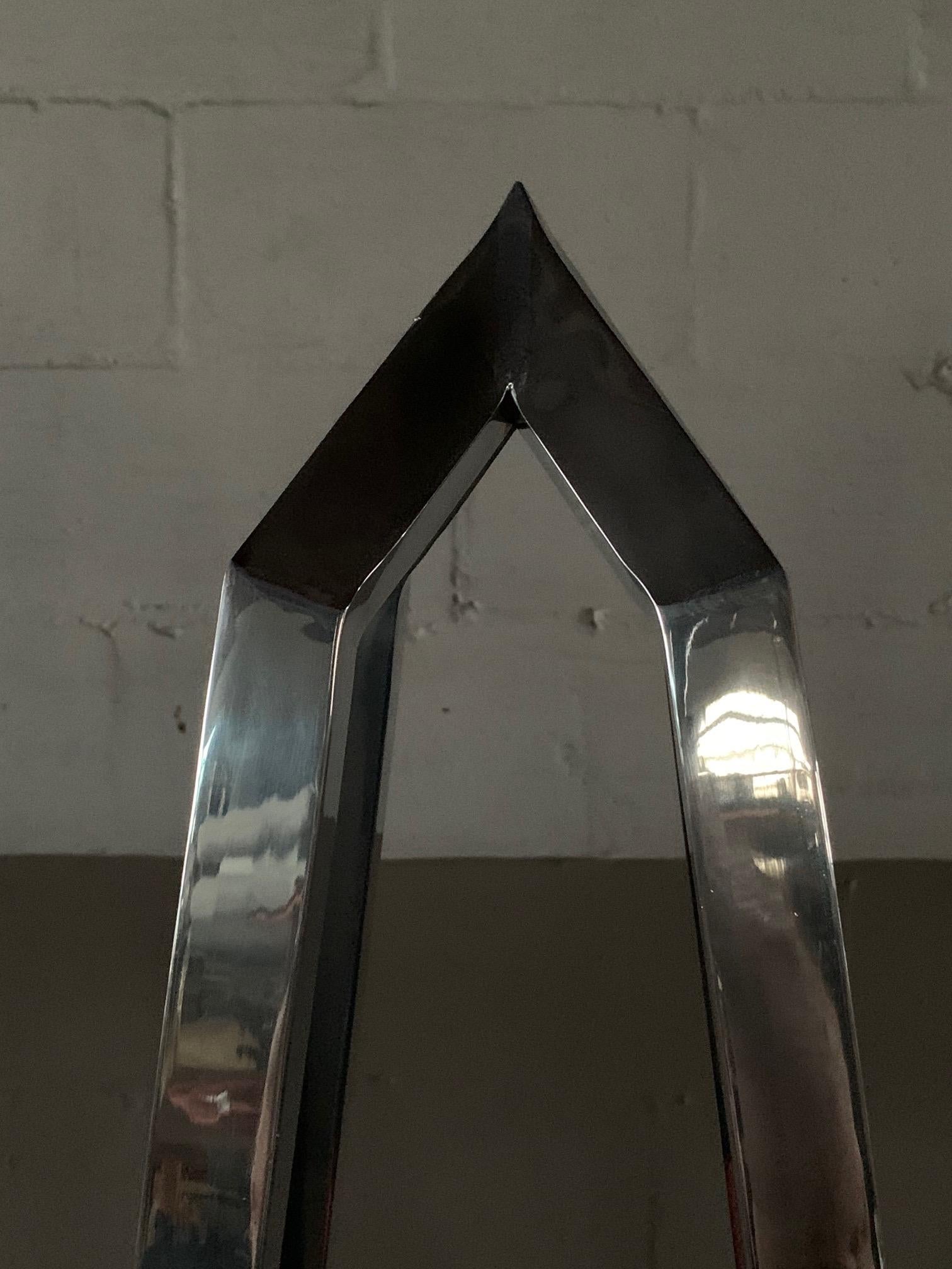 Late 20th Century Pair of Obelisk Étagères in Polished Aluminum For Sale