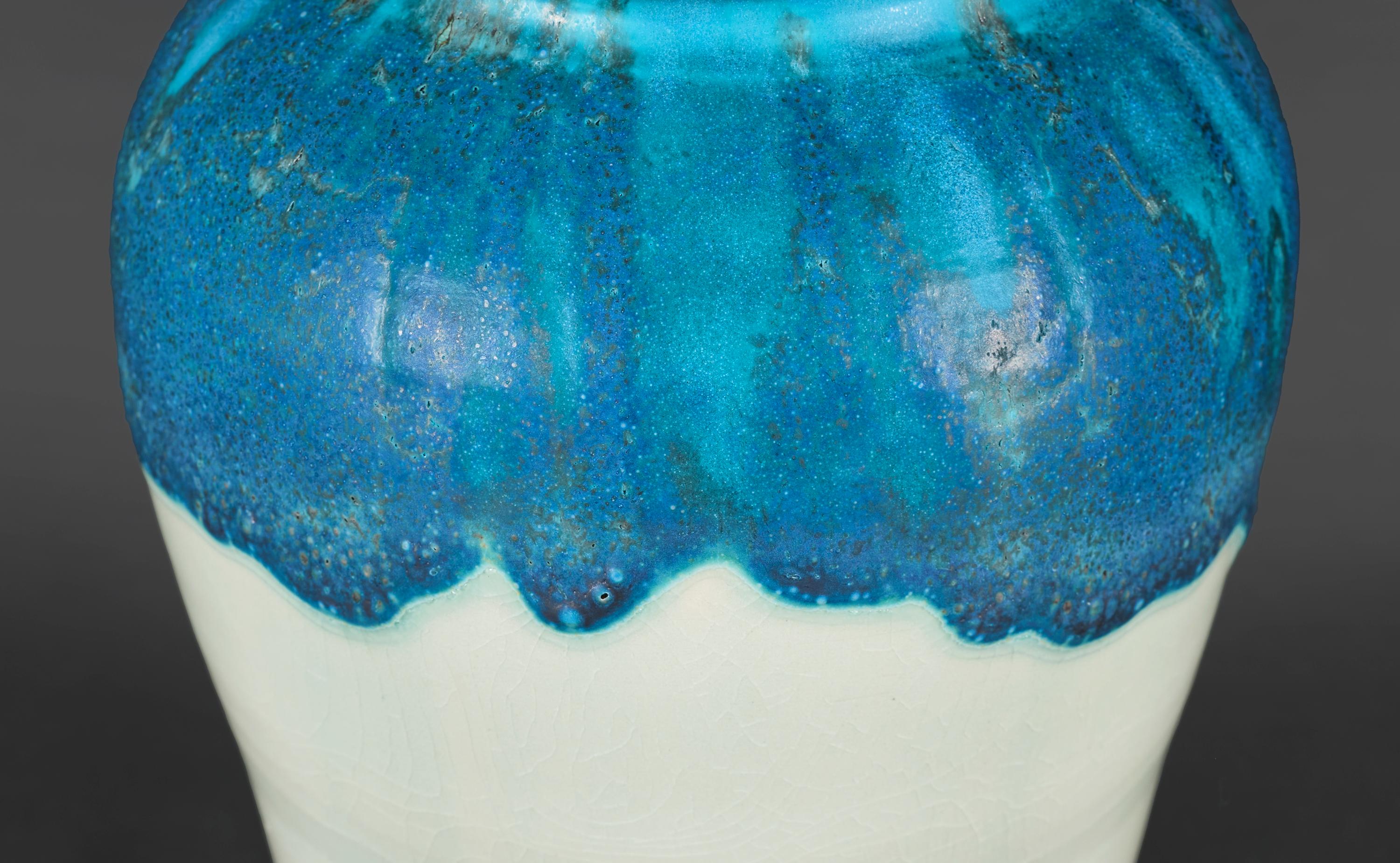 Coppia di lampade in ceramica con smalto a goccia blu oceano. In condizioni Nuovo in vendita a London, GB