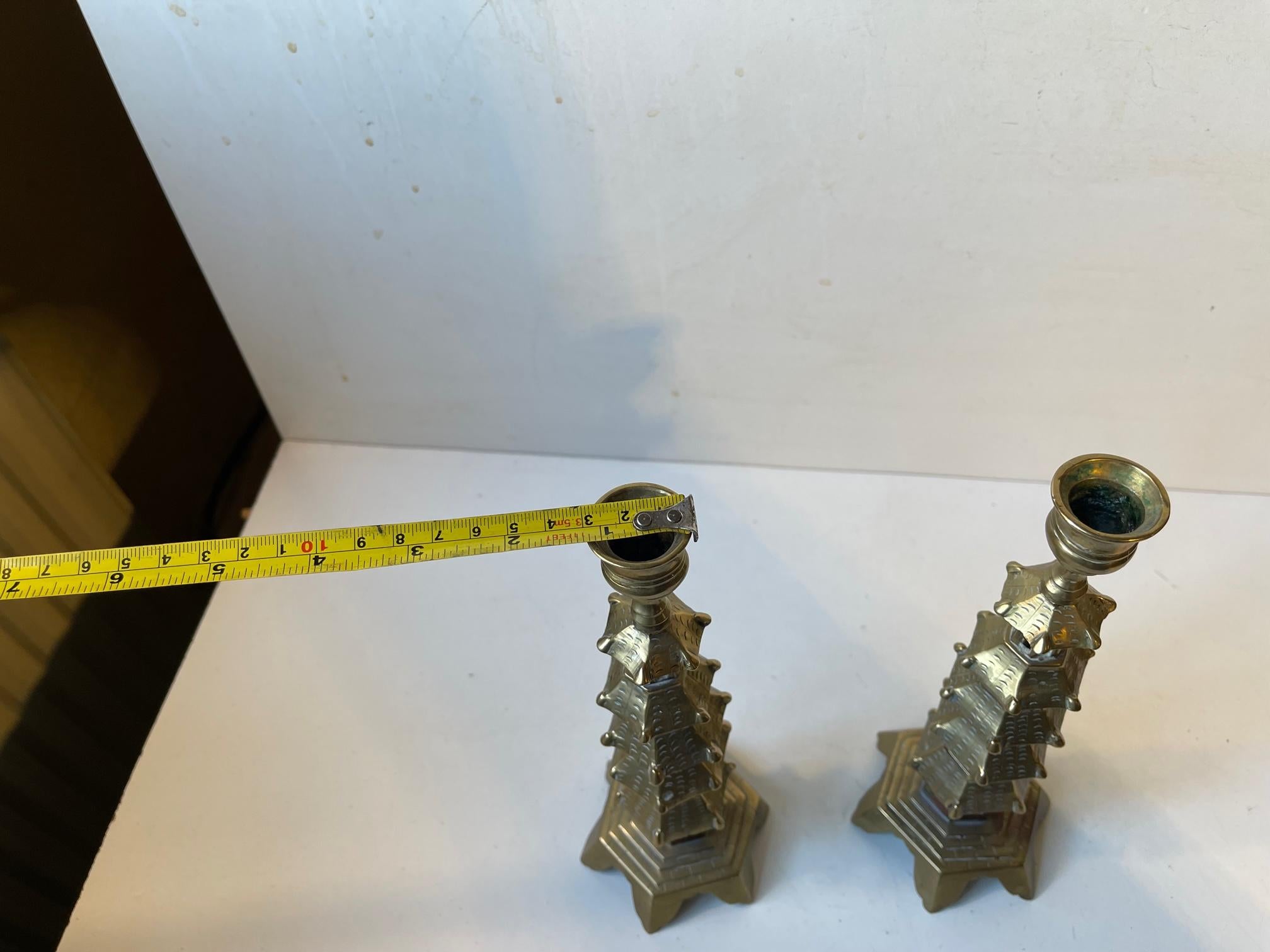 Pair of Old Chinese Pagoda Candlesticks in Brass For Sale 1