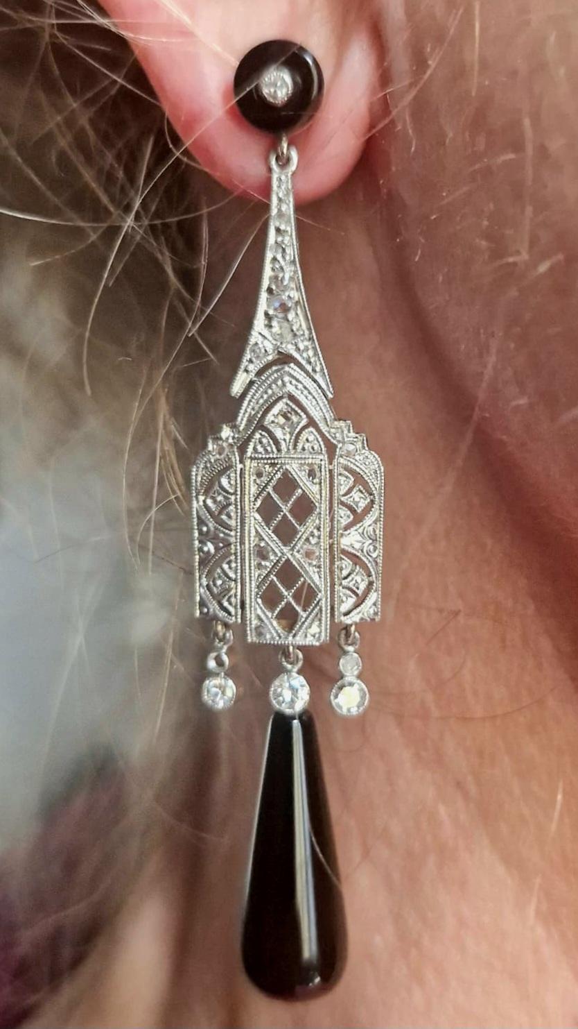 Ein Paar Ohrringe aus Onyx und Diamanten. Art-Deco-Stil. Montiert in Platin. im Angebot 3
