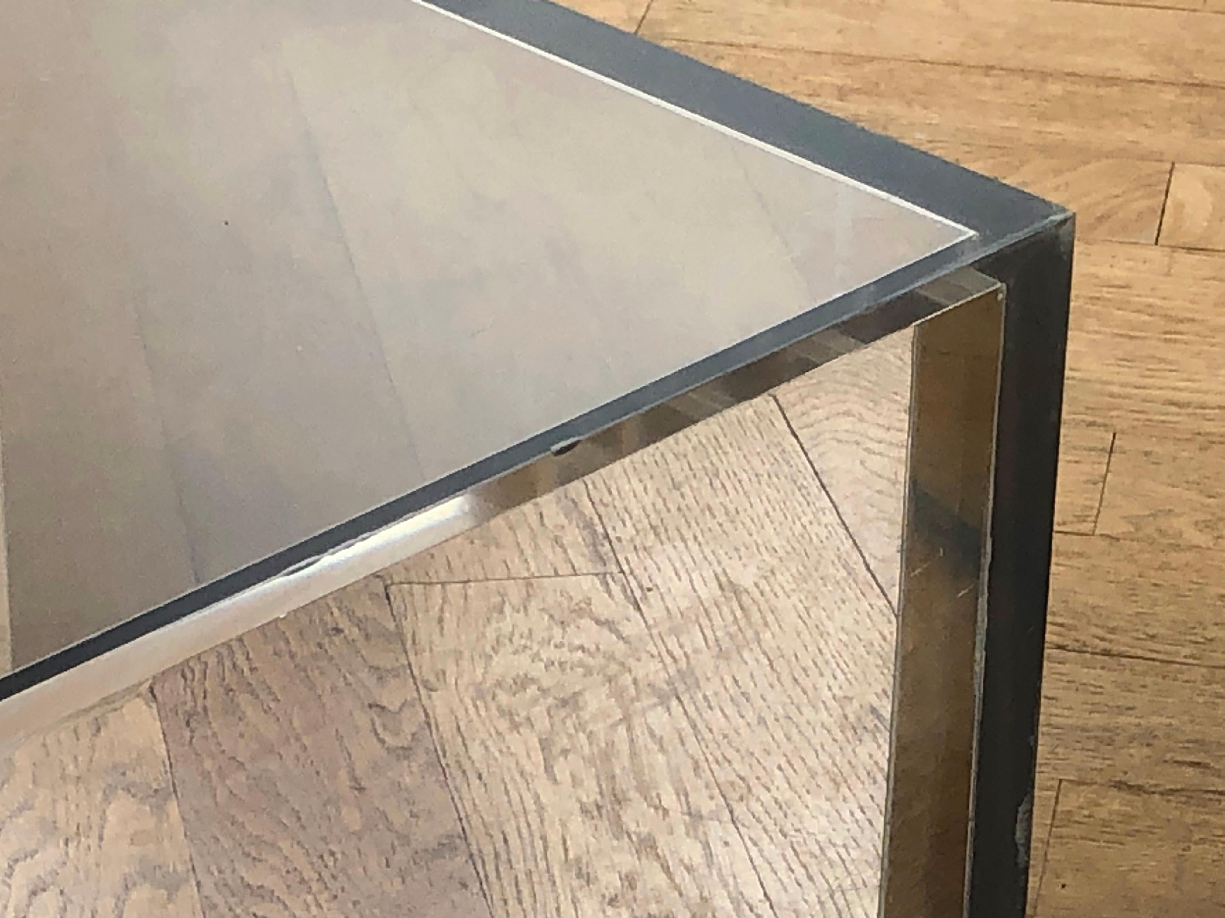 A Pair of OP-ART LUCITE & MIRROR Infinity NESTING or SIDE TABLES, France 1970 In Good Condition For Sale In PARIS, FR