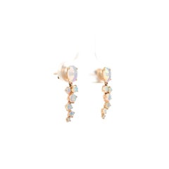 Ein Paar Opal- und Diamant-Tropfen-Ohrstecker aus 18 Karat Gelbgold