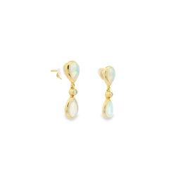 Ein Paar birnenförmige Opal- und Diamant-Ohrstecker aus 18 Karat Gelbgold