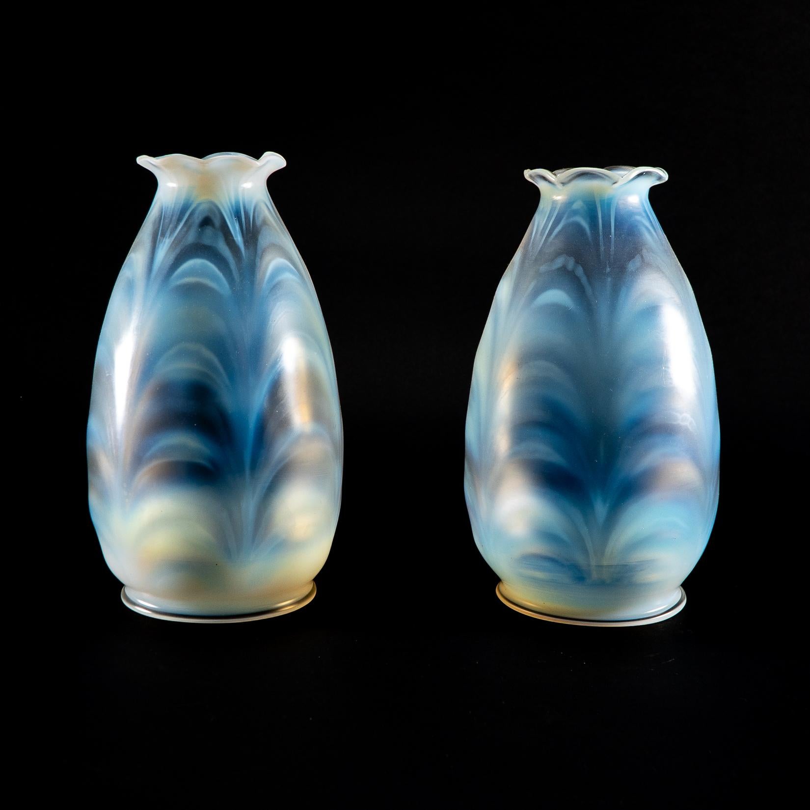 A Pair of Opalescent Glass Shades
With striking feathered patterns and a flared petal-shaped rim.
Diameter of a lampshade hole: 9.5cm/3.74