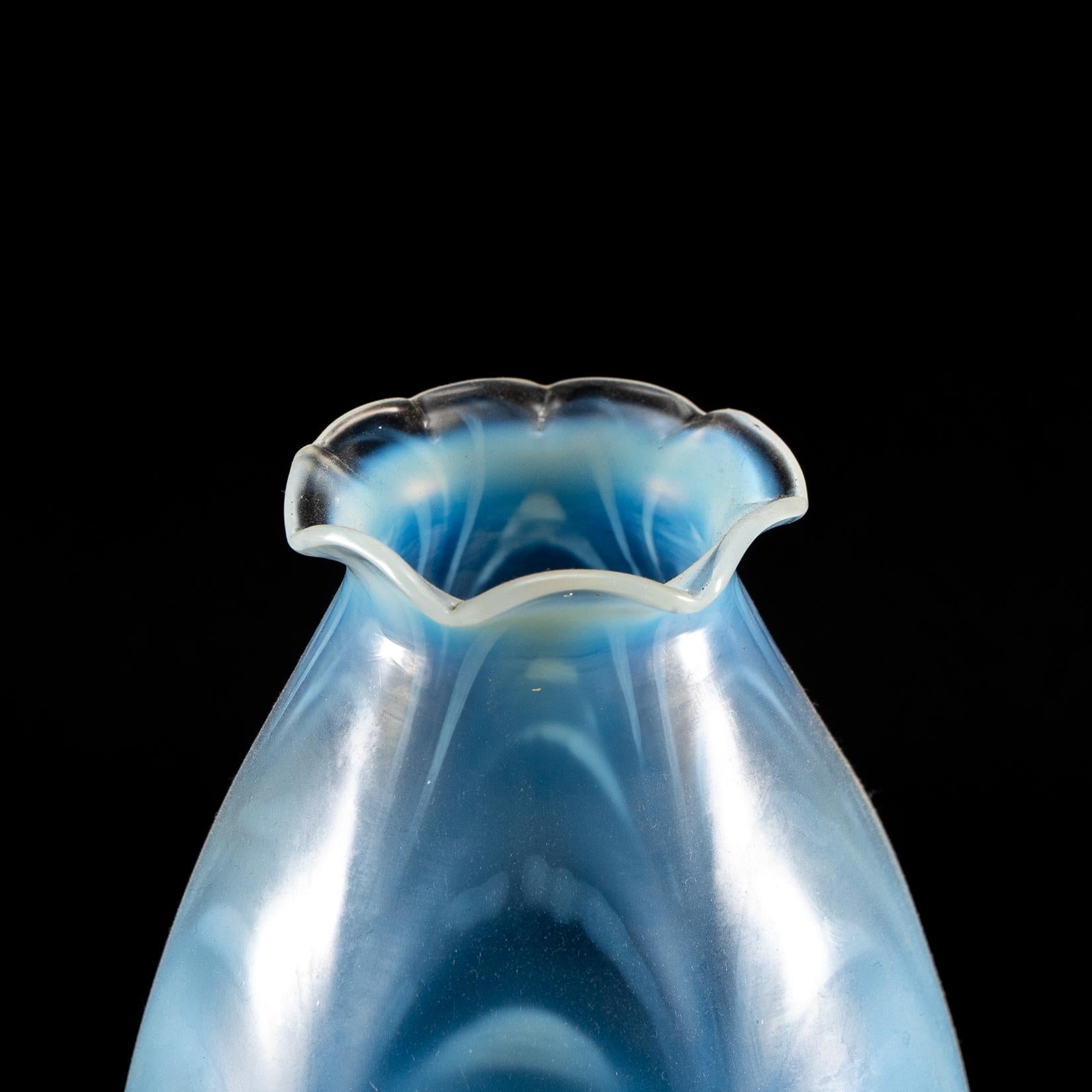 Arts and Crafts A Pair of Opalescent Glass Shades with Striking Feathered Patterns For Sale