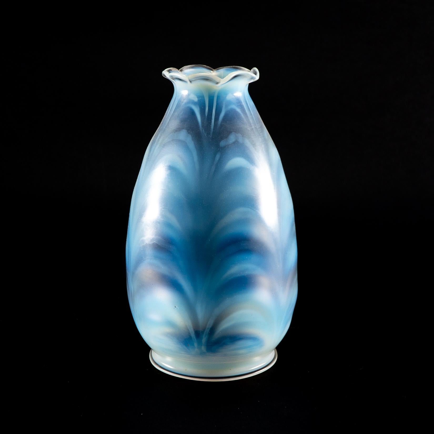 20th Century A Pair of Opalescent Glass Shades with Striking Feathered Patterns For Sale