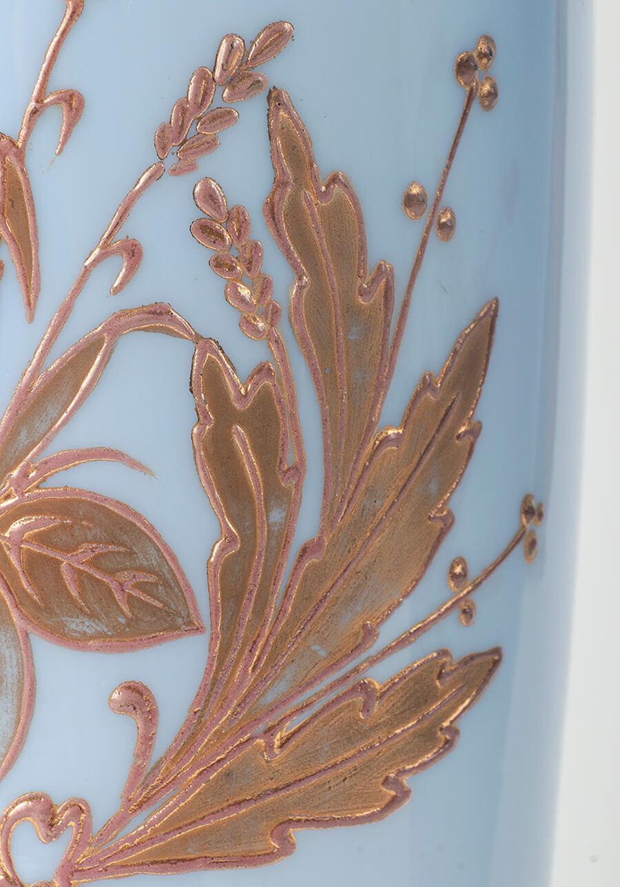 Paar viktorianische Vasen aus bemaltem Opalglas im Angebot 1