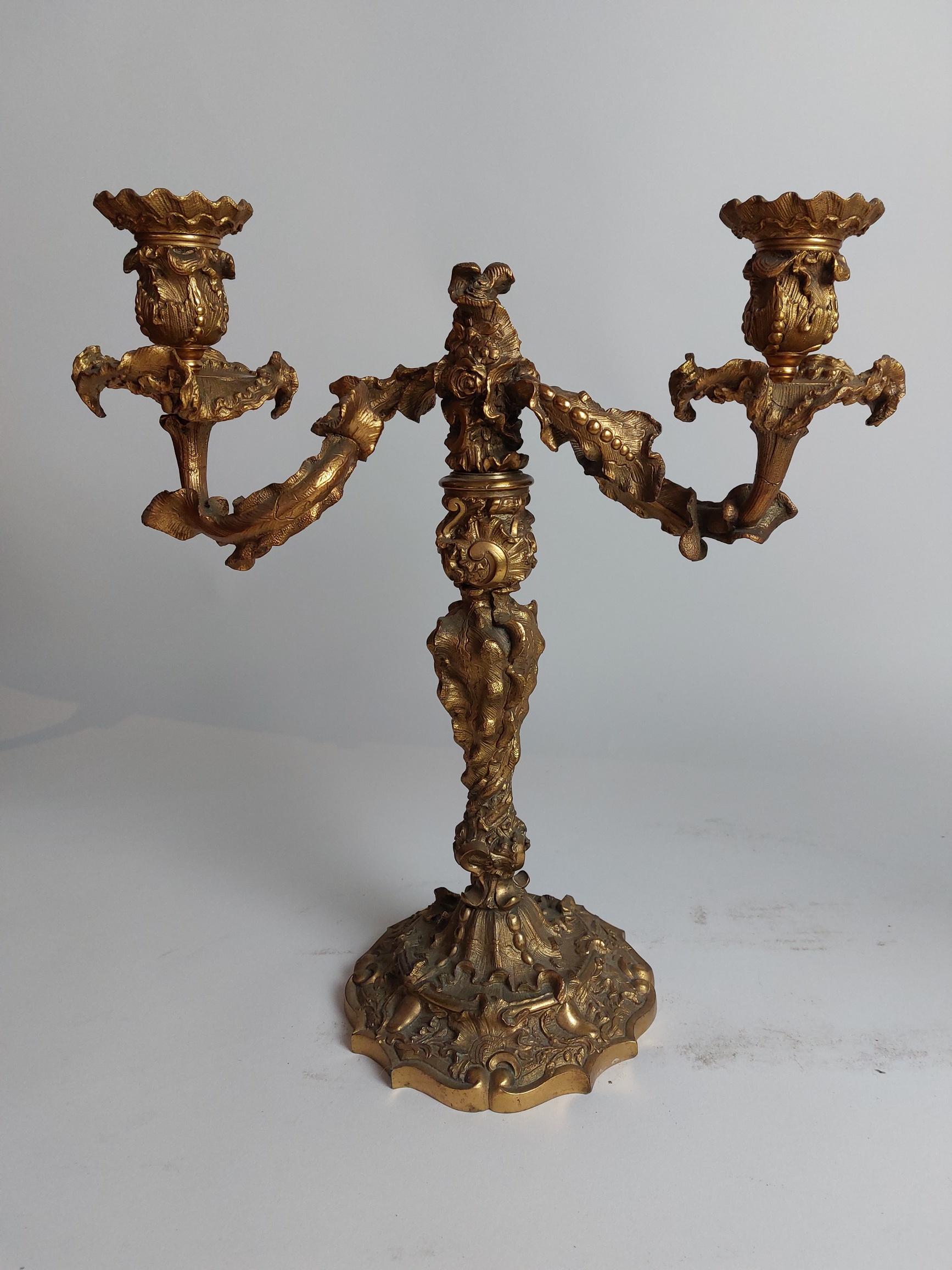 Ein Paar opulente Regency-Kerzenständer aus Goldbronze (1811-1820) (19. Jahrhundert) im Angebot