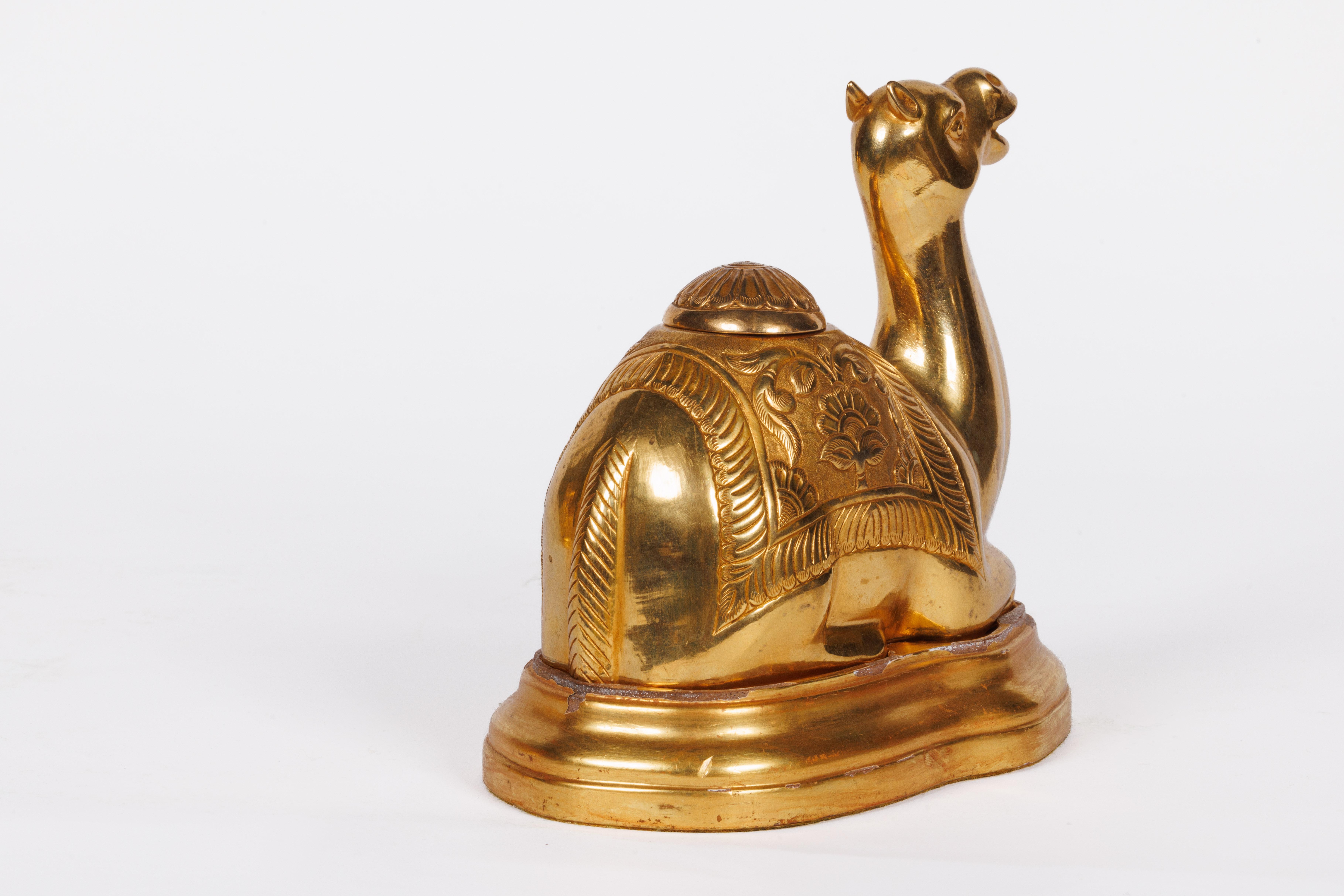 Una coppia di opulenti bruciaincenso a forma di cammello in argento dorato, circa 1900 in vendita 2