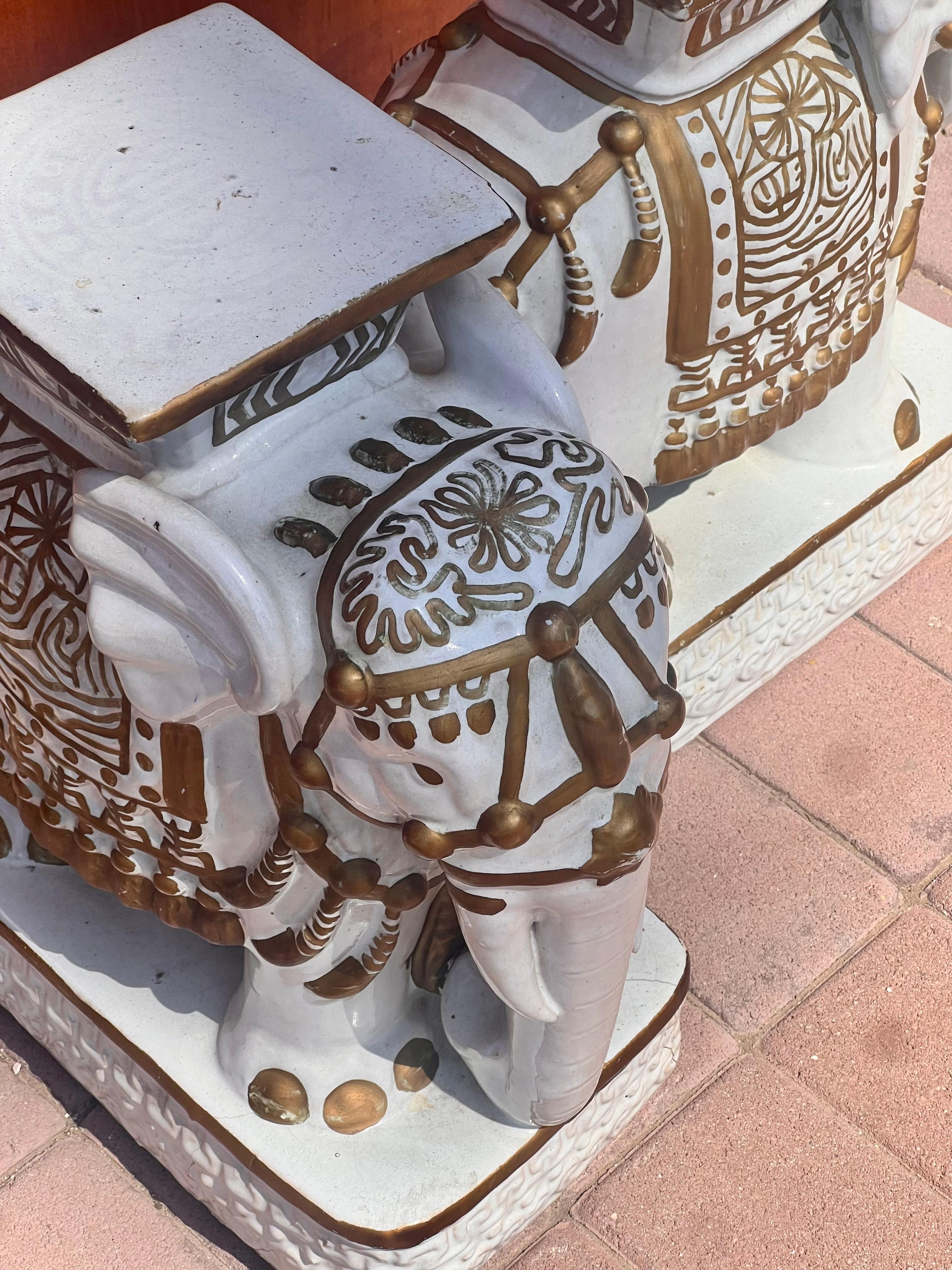 20ième siècle Paire de piédestaux pour éléphants en céramique orientale, 20e siècle en vente