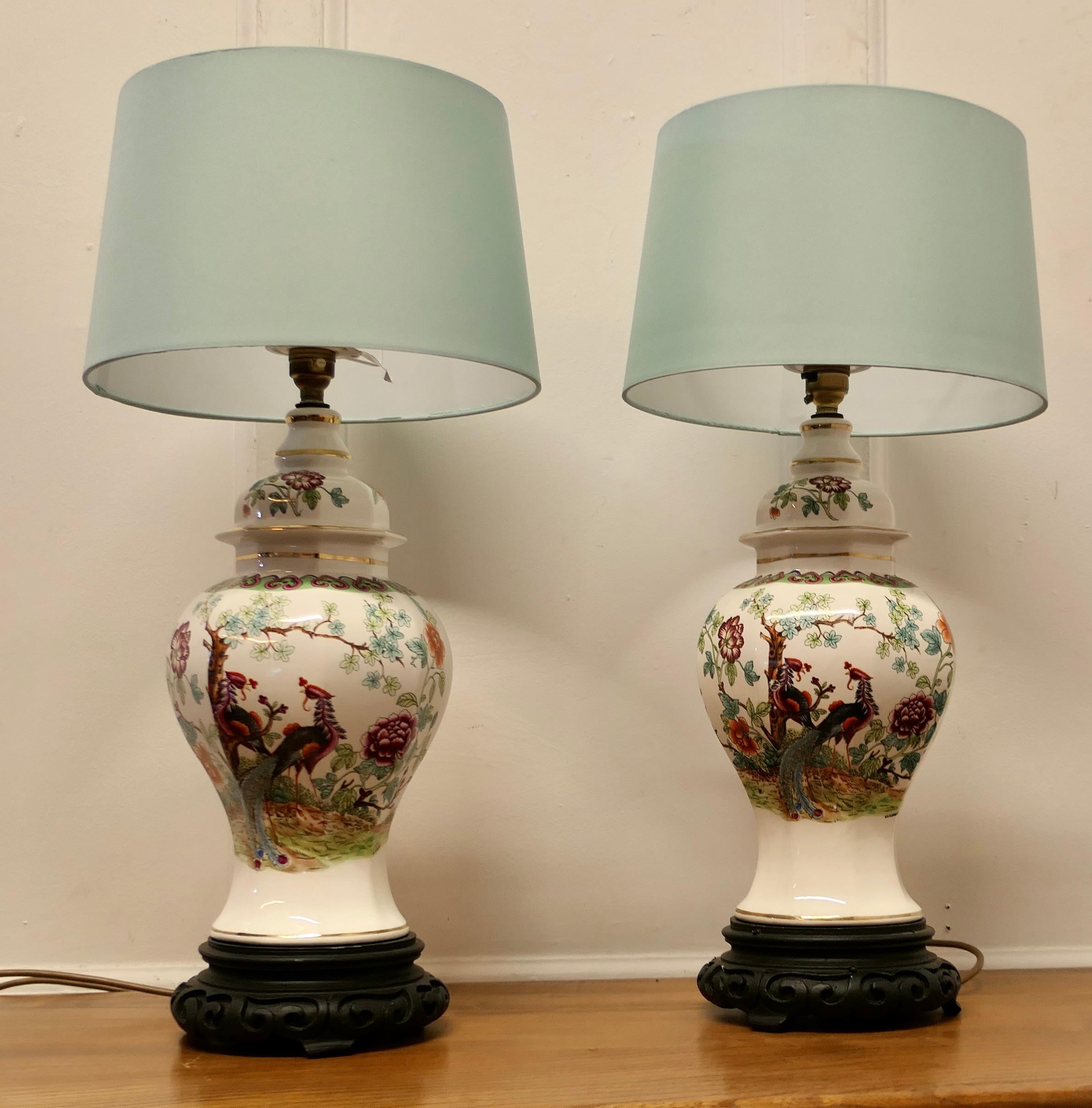 Paar orientalische Porzellanvasenlampen aus Porzellan    Ein wunderschönes Vintage-Paar aus dem Jahr t im Angebot 1