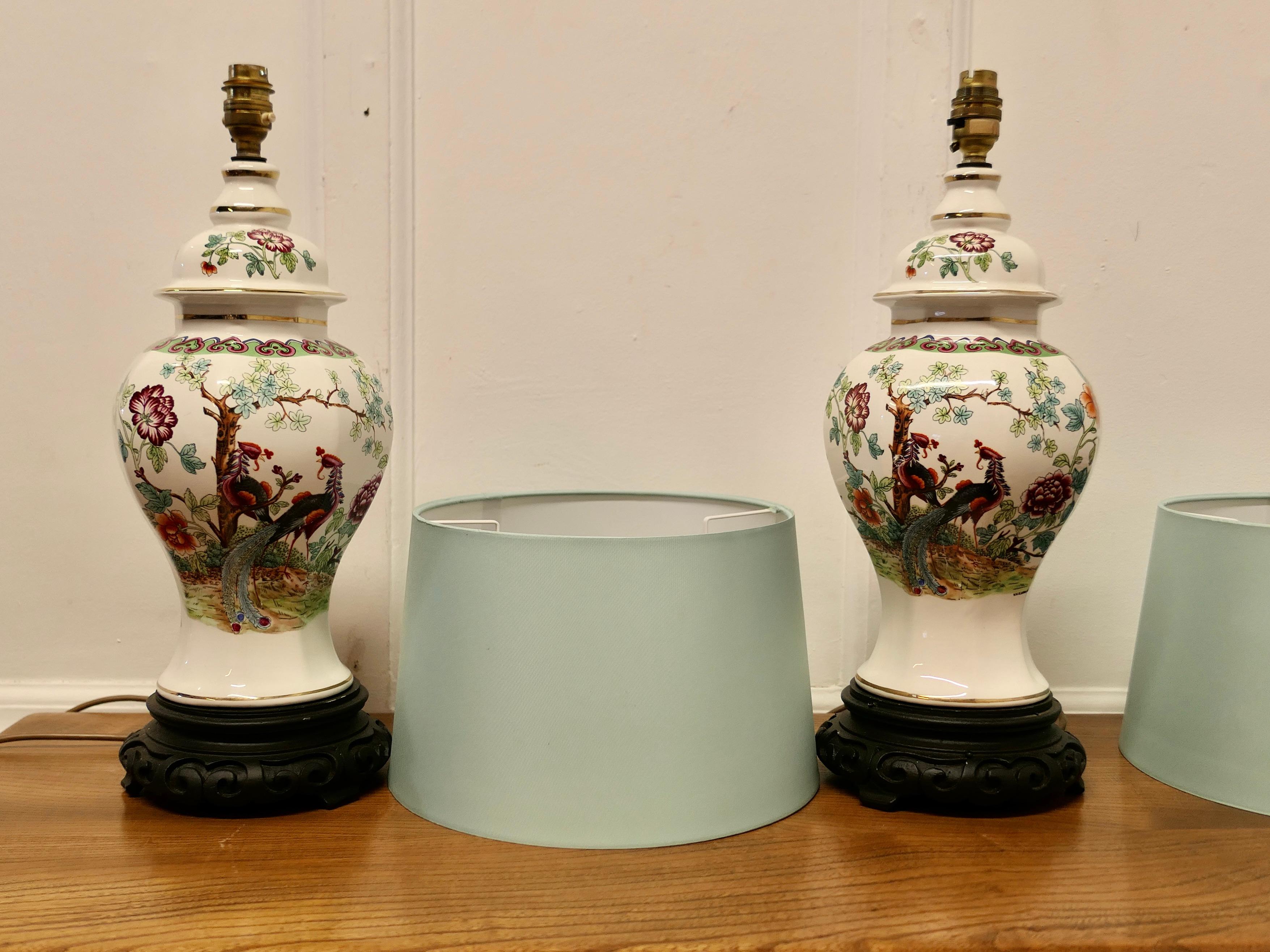Paar orientalische Porzellanvasenlampen aus Porzellan    Ein wunderschönes Vintage-Paar aus dem Jahr t im Angebot 2