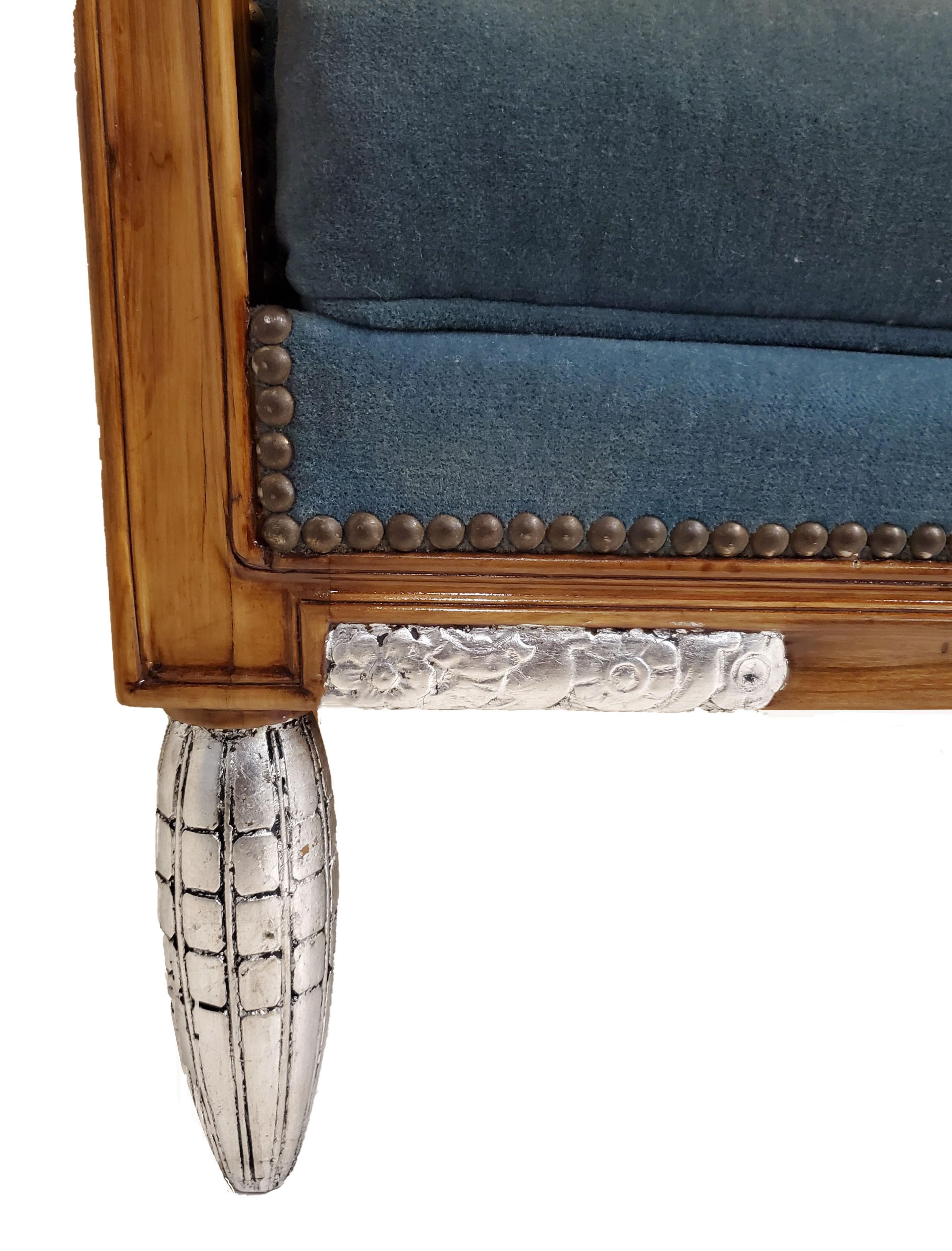 Paar originale französische Art-Déco-Sessel aus Nussbaumholz und Blattmetall von Paul Follot im Angebot 5