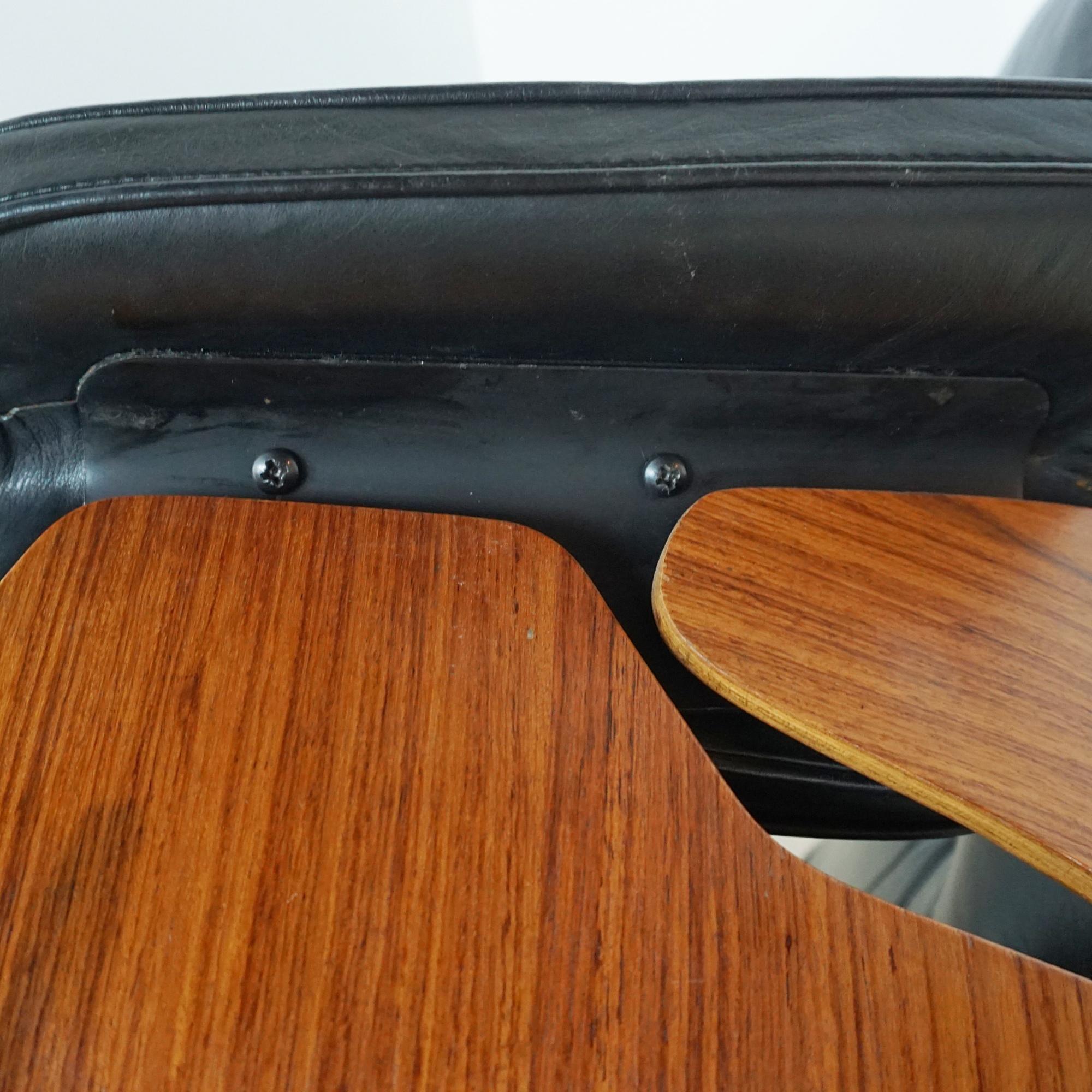 A Pair of Original Herman Miller Eames Chairs and Ottoman for Hille 10