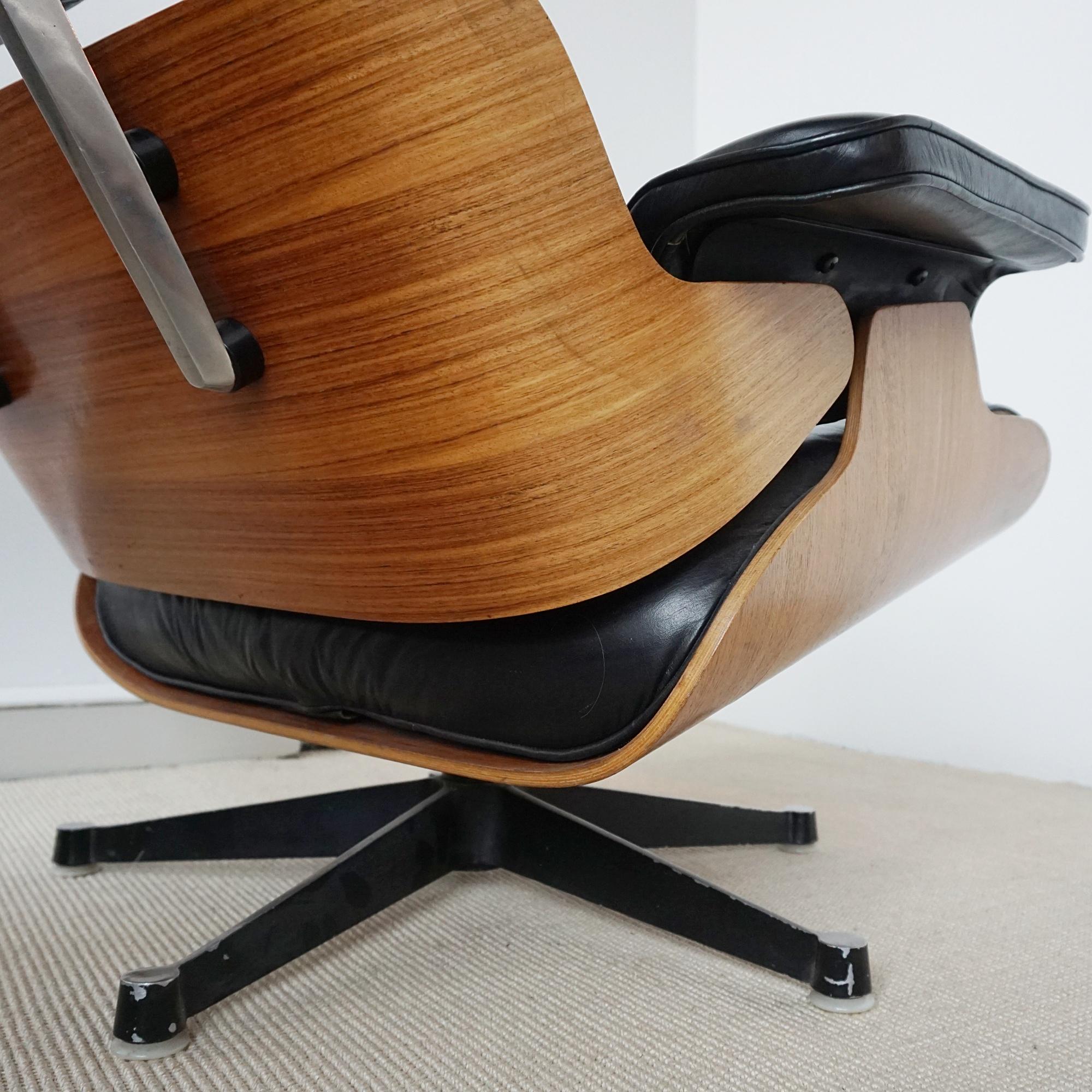 A Pair of Original Herman Miller Eames Chairs and Ottoman for Hille 1