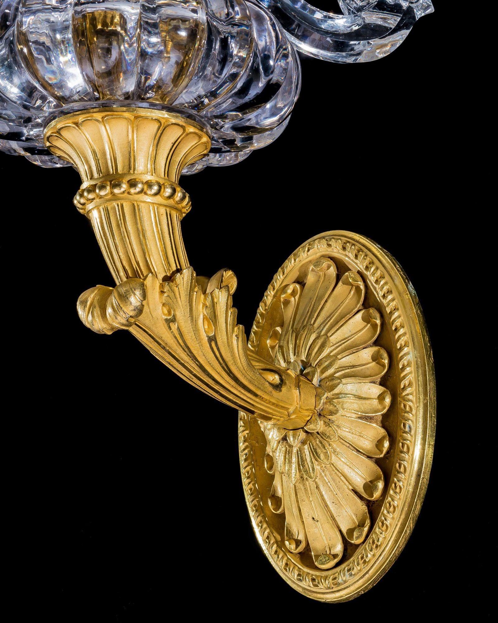 Coppia di lampade da parete Impero in ormolu e cristallo attribuite a Baccarat In condizioni buone in vendita a Steyning, West sussex