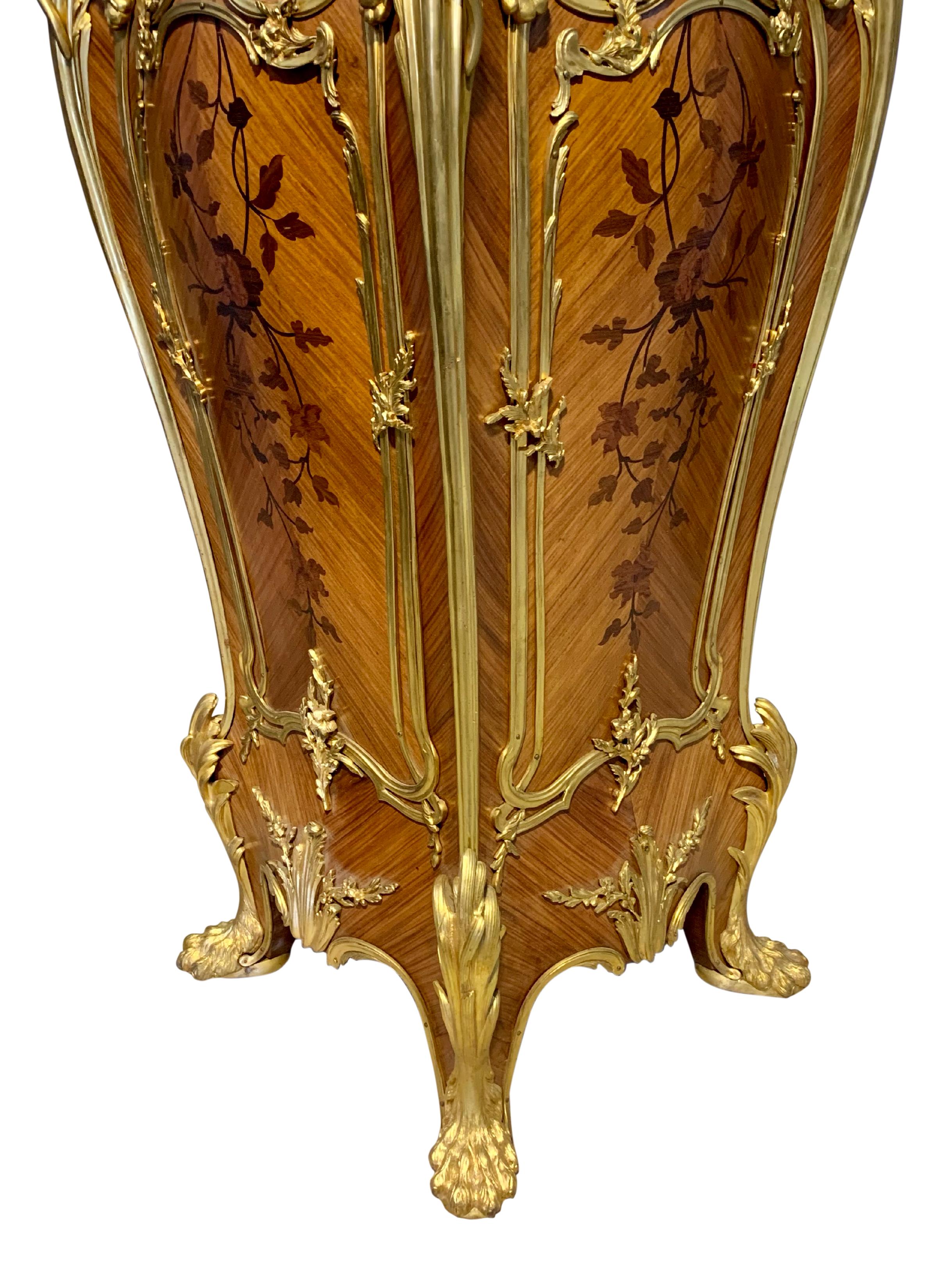 Paire de  Grands piédestaux montés en bronze doré d'après François Linke en vente 2
