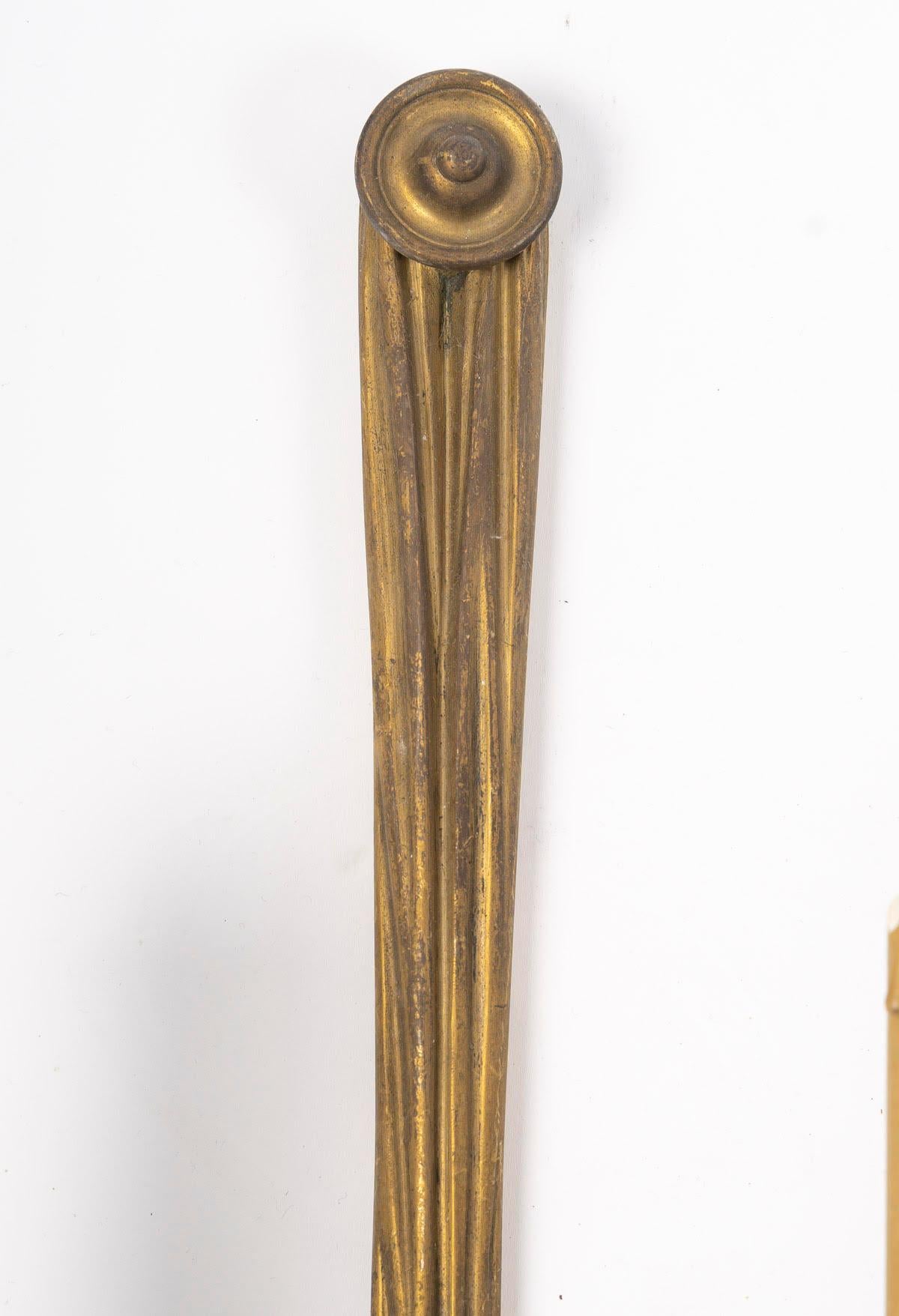 Bronzo Coppia di scensori in ormolu, stile Luigi XVI, XIX secolo, periodo Napoleone III. in vendita