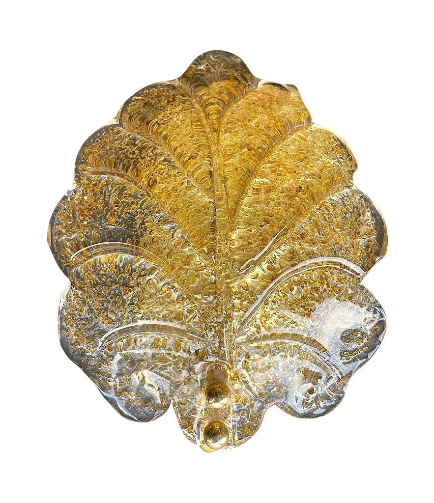 Svedese Coppia di appliques di Orrefors in vetro e foglie d'ottone di Reijmyre in vendita