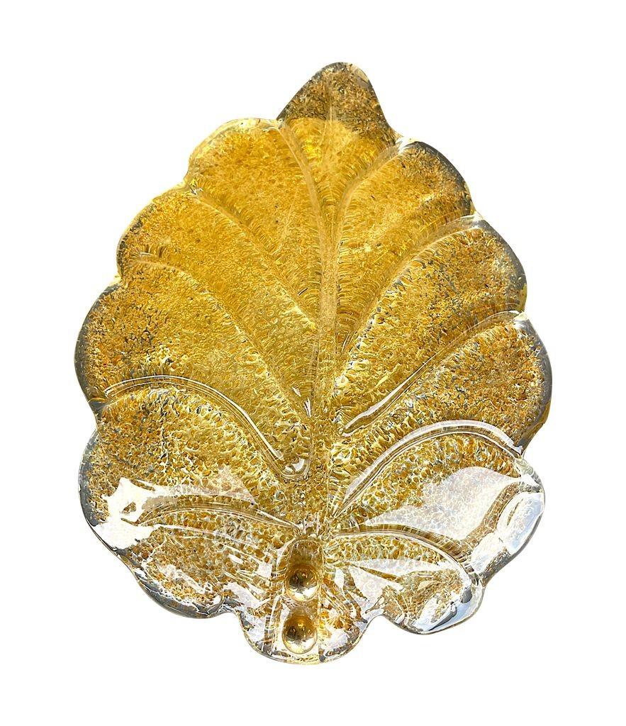 Coppia di appliques di Orrefors in vetro e foglie d'ottone di Reijmyre In condizioni buone in vendita a London, GB