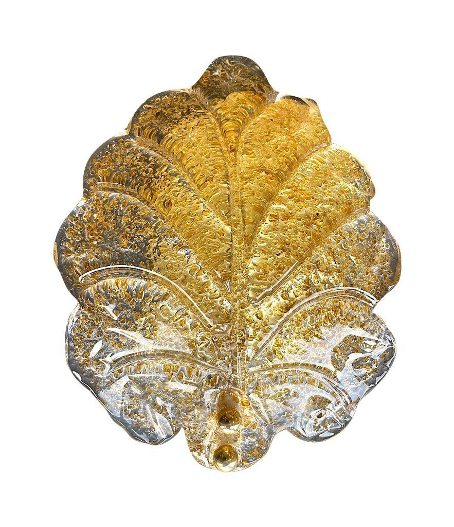 Vetro artistico Coppia di appliques di Orrefors in vetro e foglie d'ottone di Reijmyre in vendita