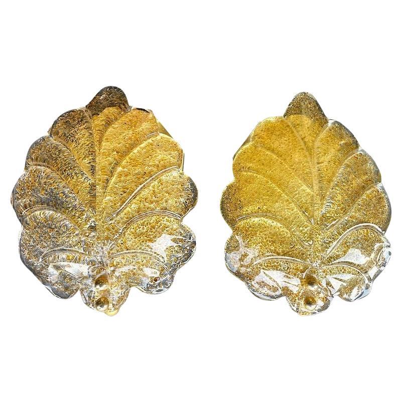 Coppia di appliques di Orrefors in vetro e foglie d'ottone di Reijmyre in vendita